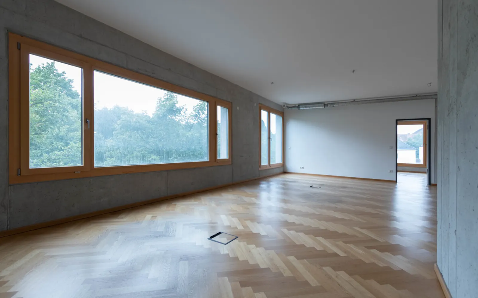 Helle Büroräume mit Einbauküche und Badezimmer - Bild 3