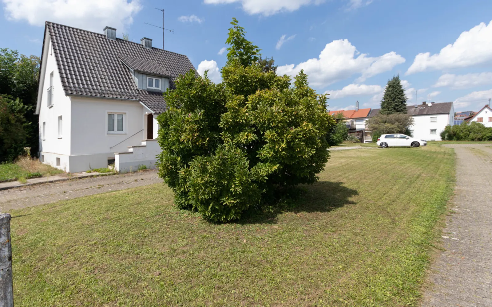 Bauplatz für bis zu vier Reihenhäuser - derzeit Grundstück mit Altbestand - Bild 3