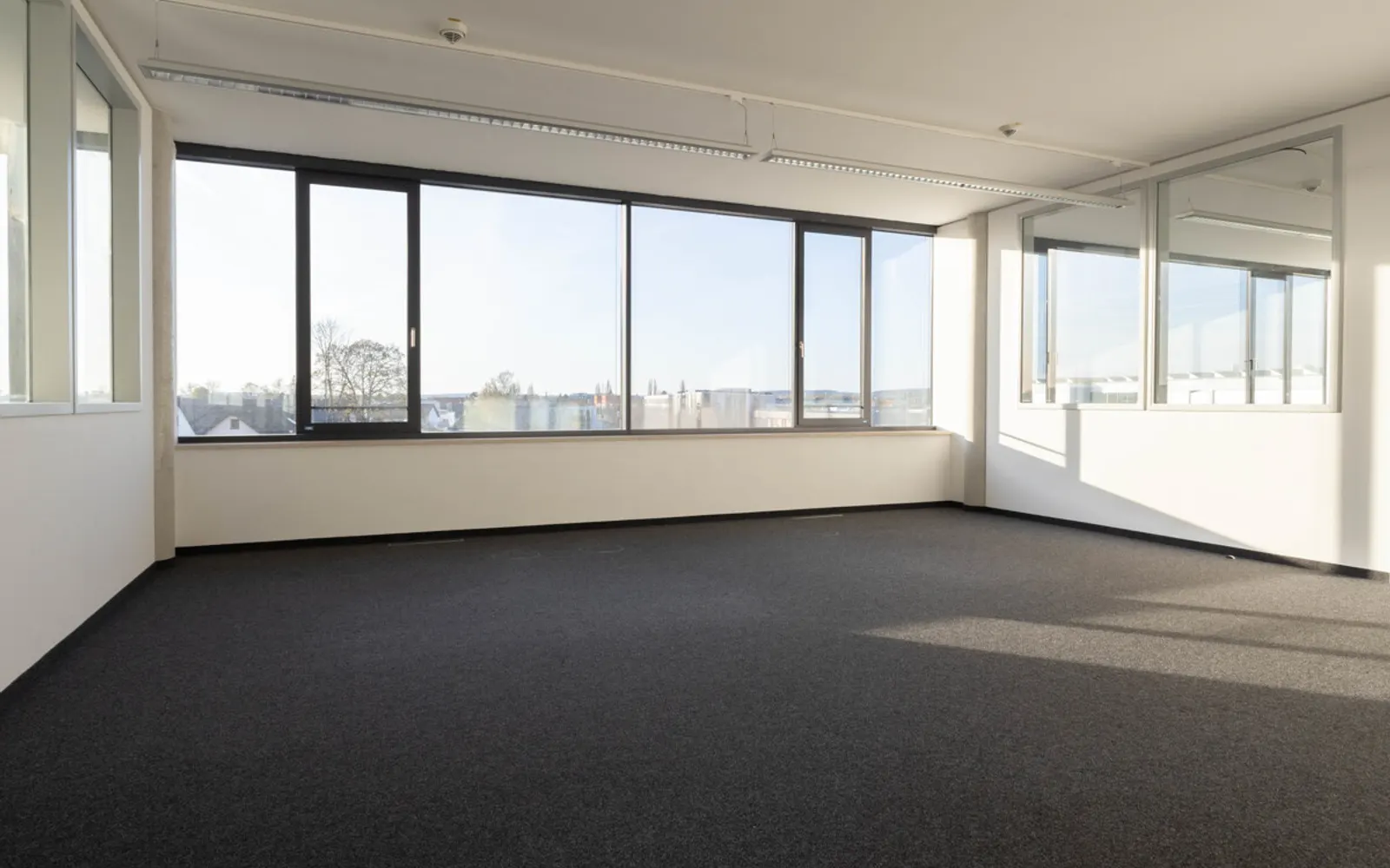 Große Bürofläche in modernem Geschäftsgebäude - Bild 14