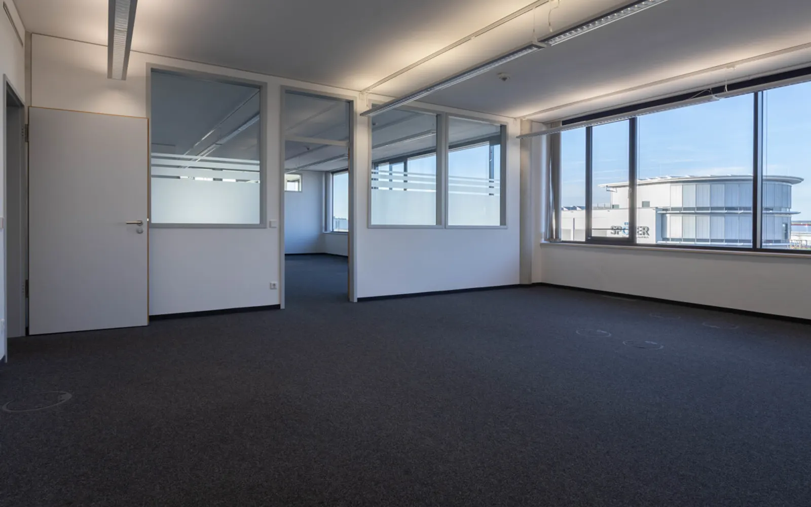 Große Bürofläche in modernem Geschäftsgebäude - Bild 6