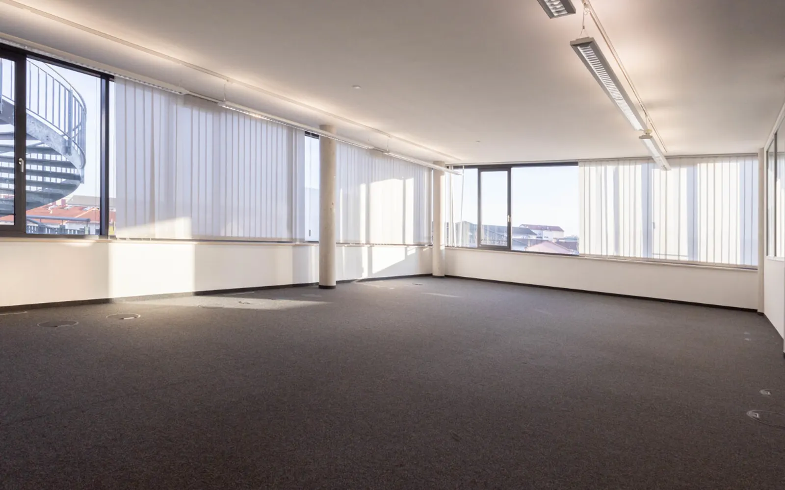 Große Bürofläche in modernem Geschäftsgebäude - Bild 21