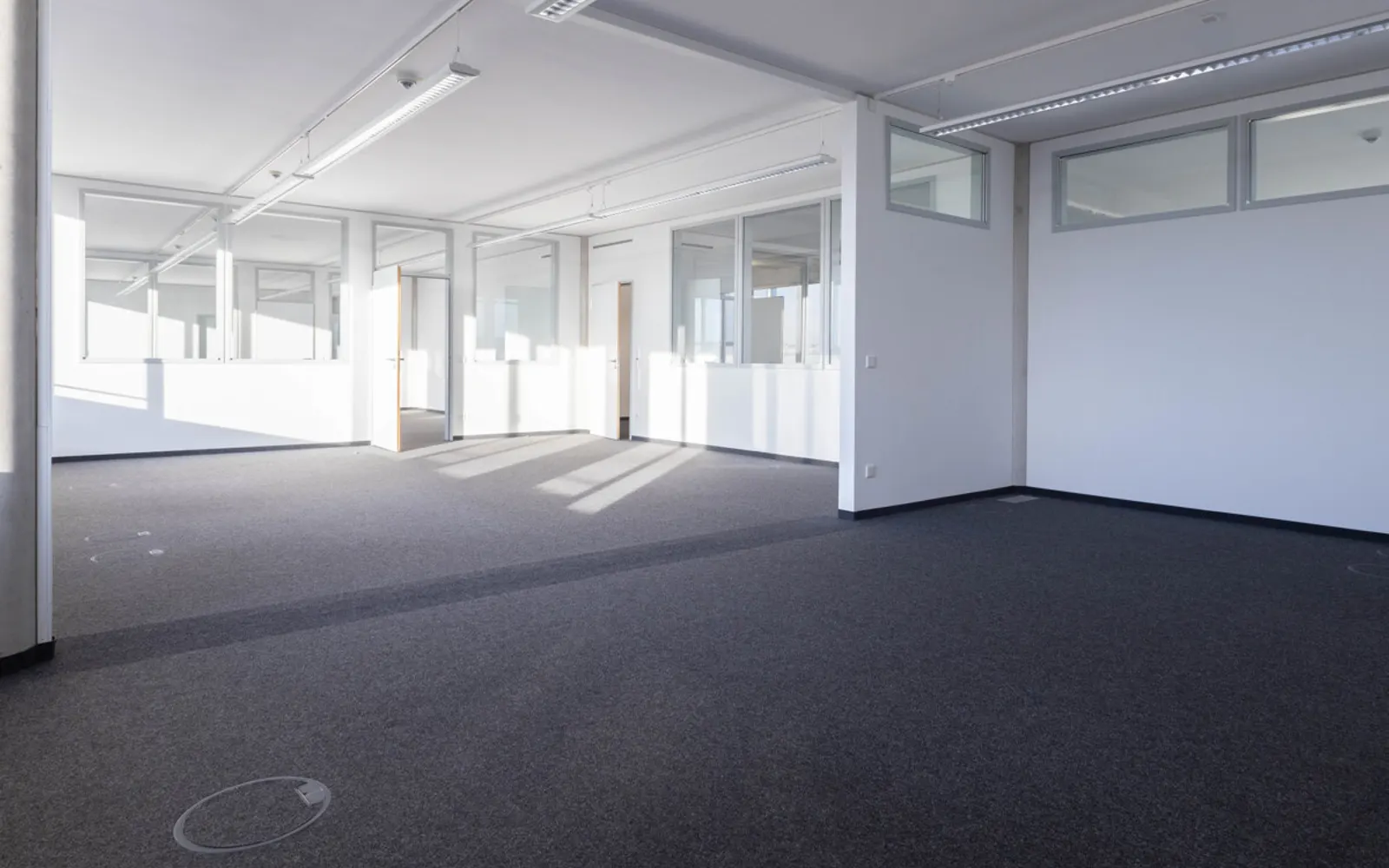Große Bürofläche in modernem Geschäftsgebäude - Bild 17
