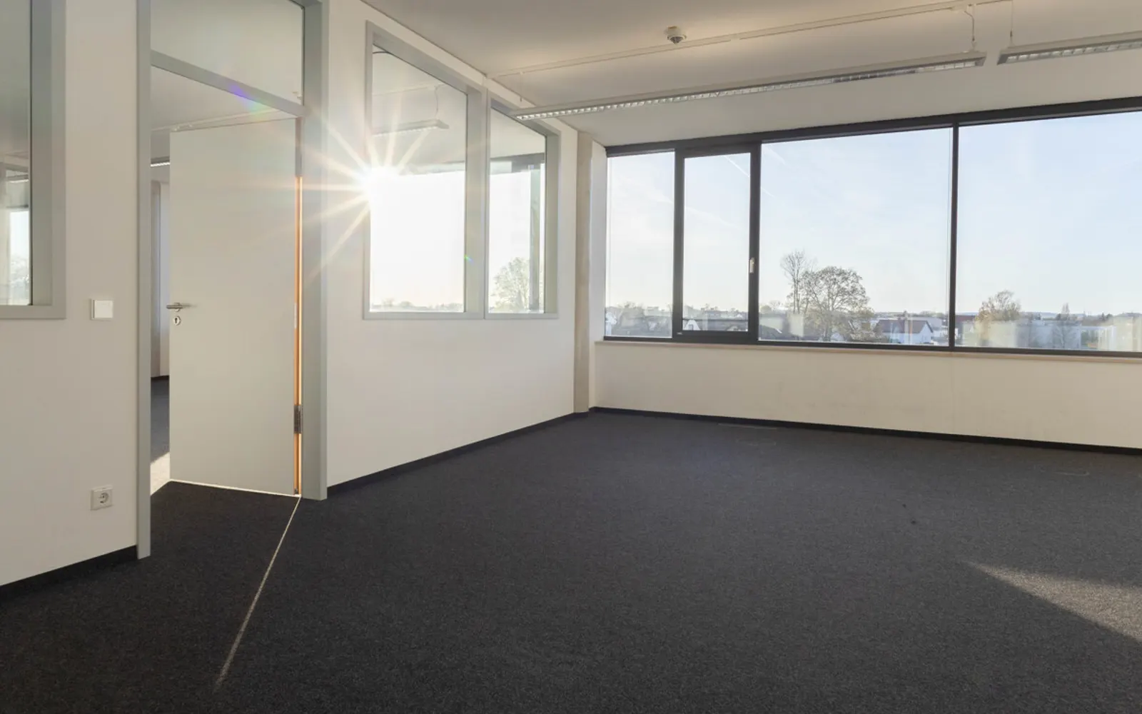 Große Bürofläche in modernem Geschäftsgebäude - Bild 13
