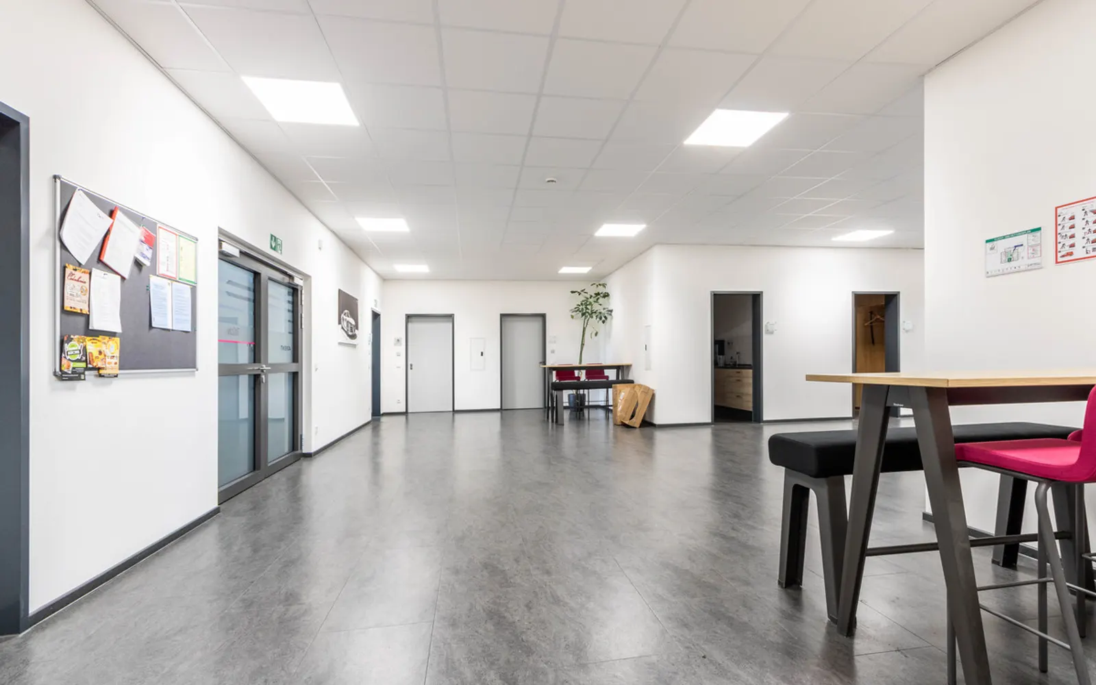 Modernes Bürogebäude mit Werkstatt im Gewerbegebiet Kösching - Bild 7