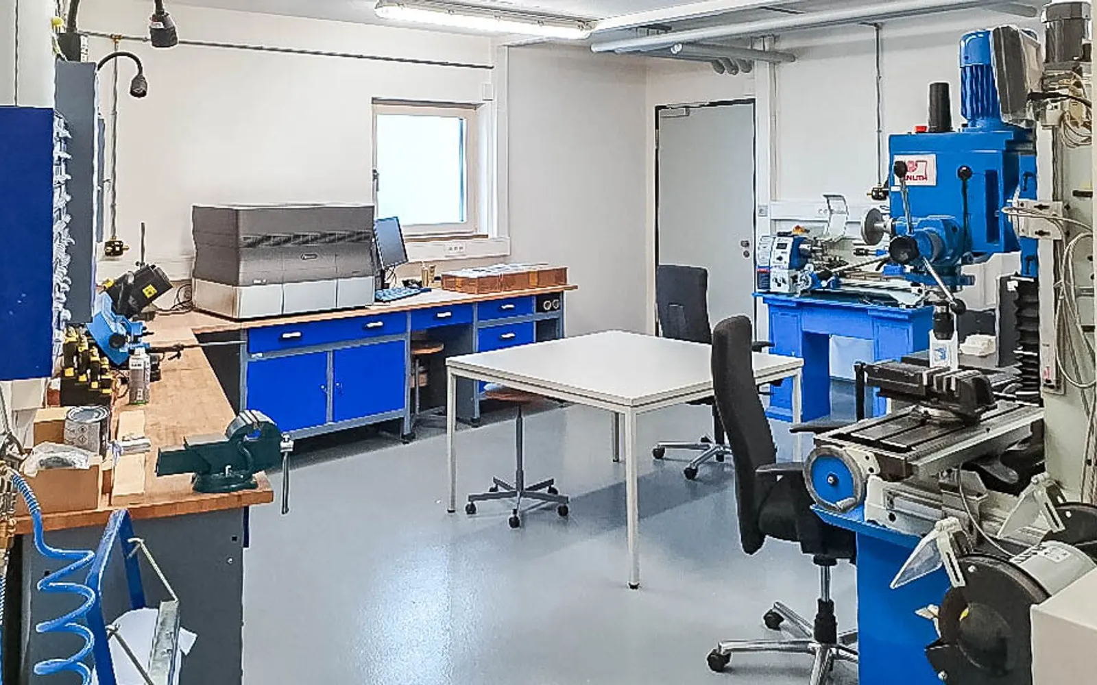 Modernes Bürogebäude mit Werkstatt im Gewerbegebiet Kösching - Bild 13