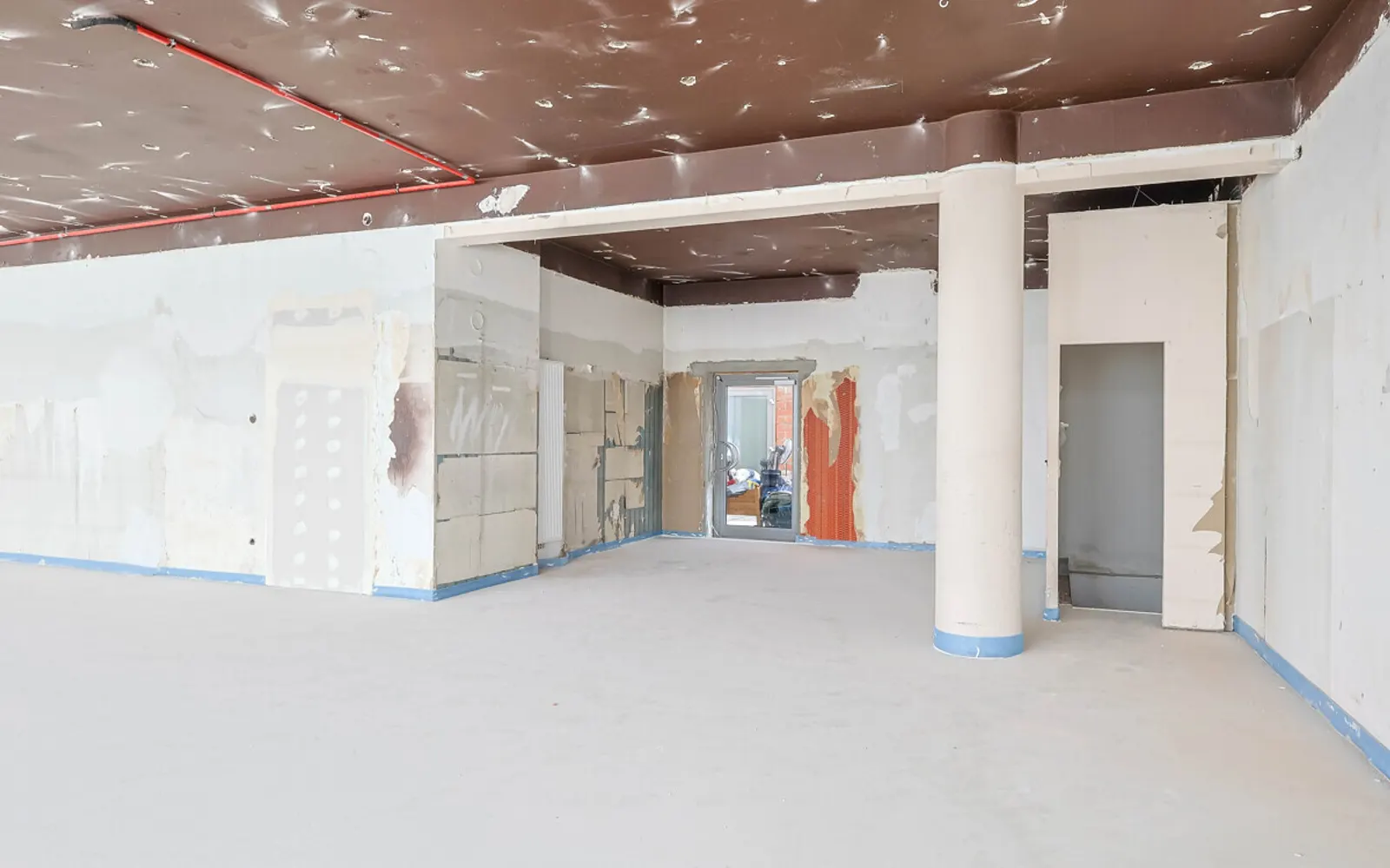 Ladenfläche mit großem Schaufenster in der Fußgängerzone - Bild 4