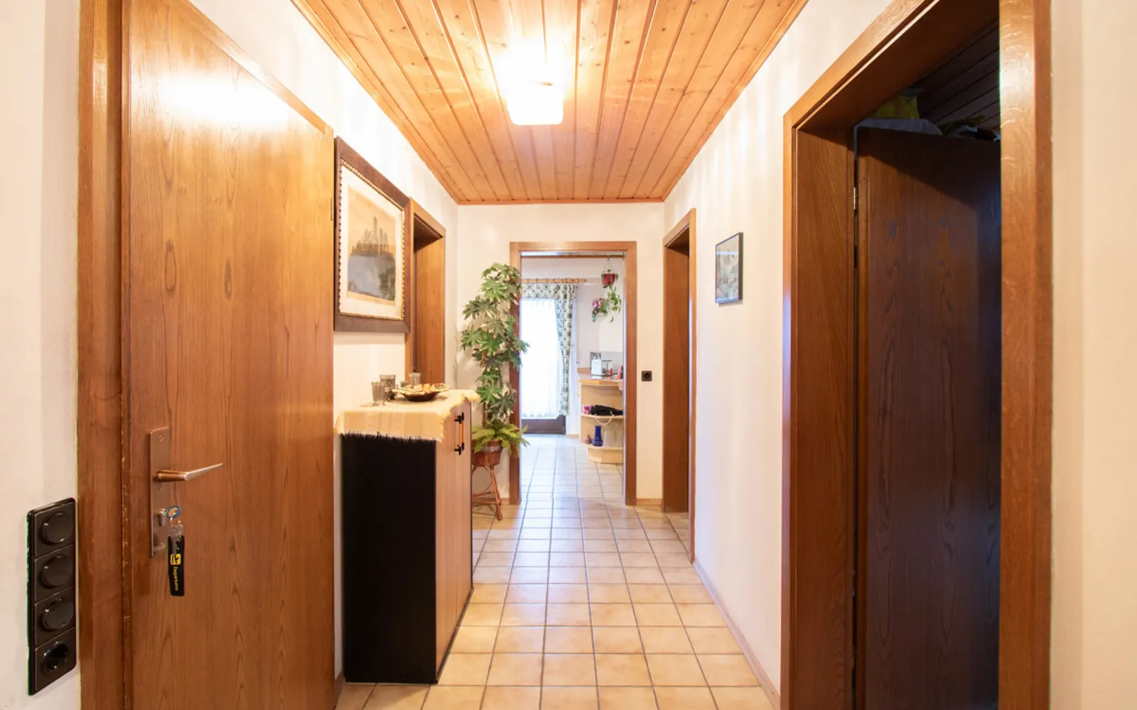 Viel Platz für Ihre Wohnideen: Großzügiges Zweifamilienhaus in Wettstetten - Bild 21
