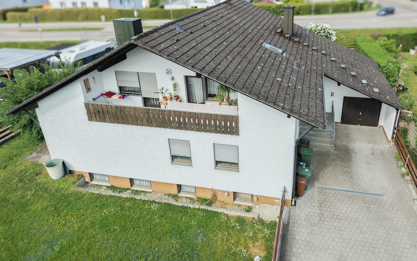 Viel Platz für Ihre Wohnideen: Großzügiges Zweifamilienhaus in Wettstetten - Bild 1