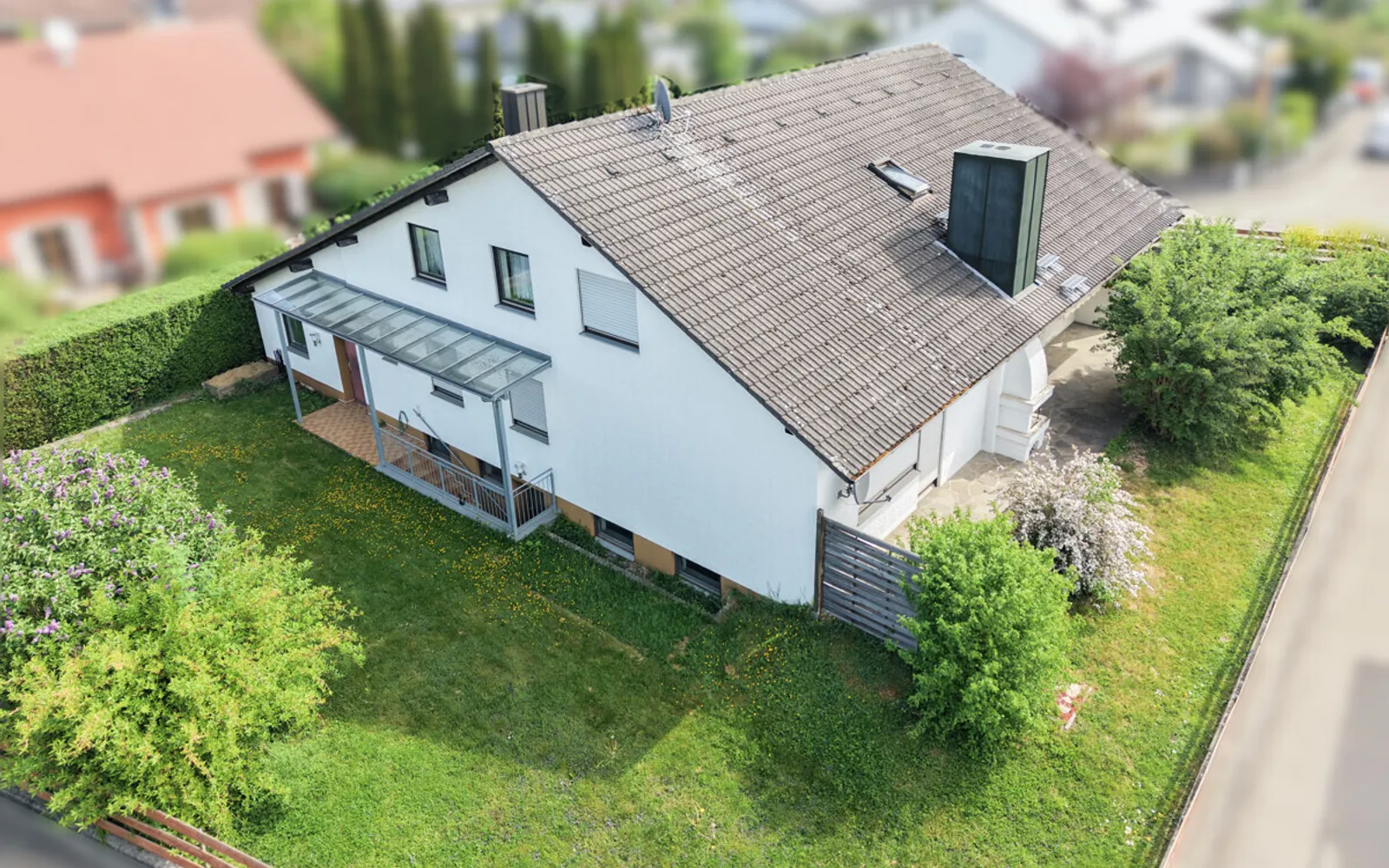Viel Platz für Ihre Wohnideen: Großzügiges Zweifamilienhaus in Wettstetten - Bild 3