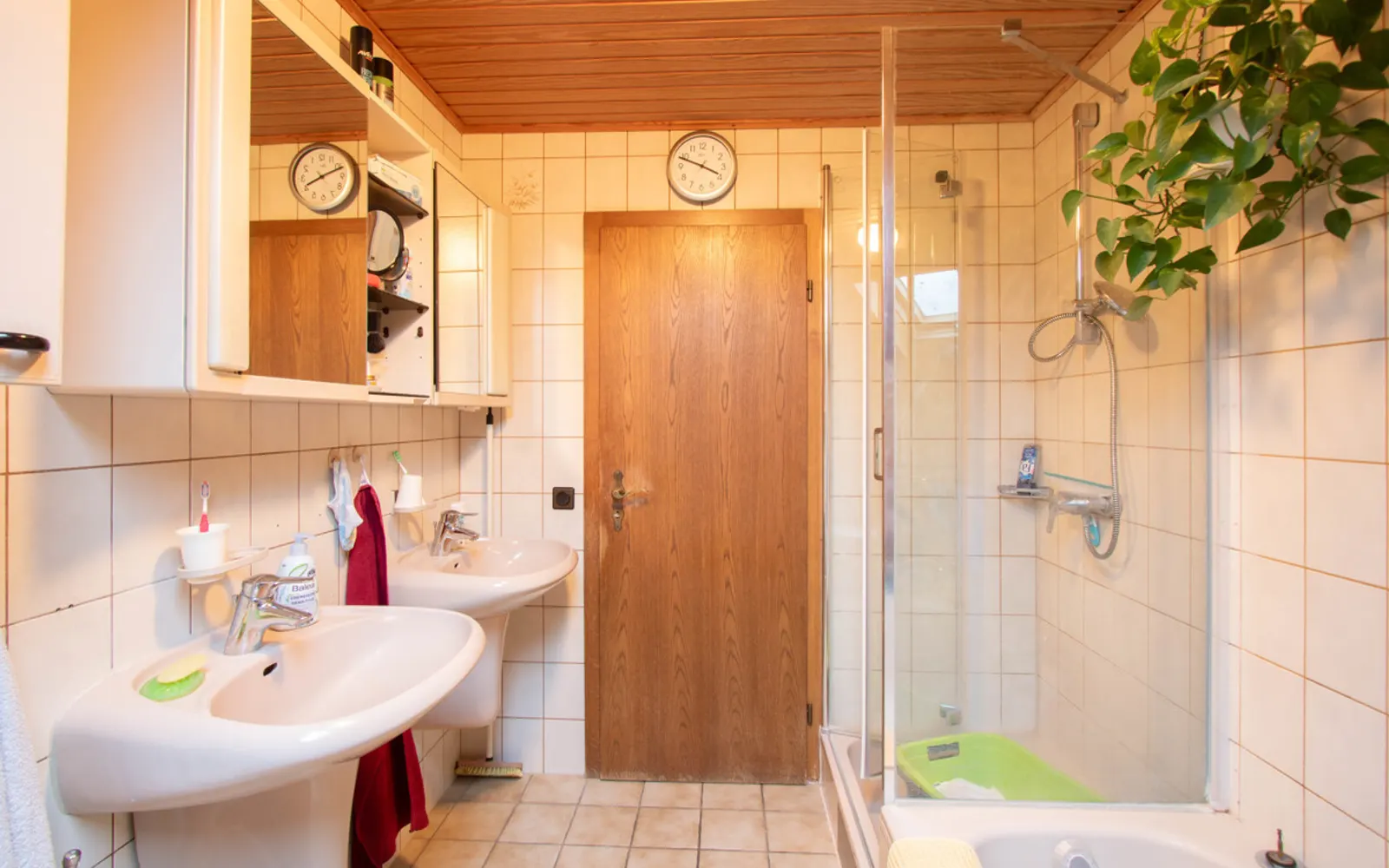 Viel Platz für Ihre Wohnideen: Großzügiges Zweifamilienhaus in Wettstetten - Bild 19
