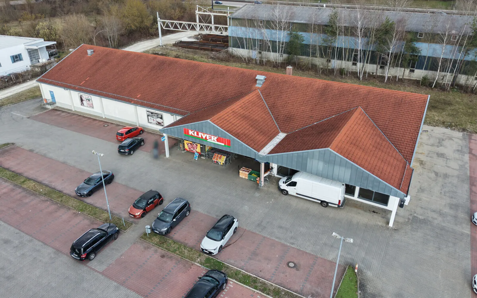Spannendes Investment: (Teil-)vermietetes Gewerbeobjekt in frequentierter Lage von Manching! - Bild 1