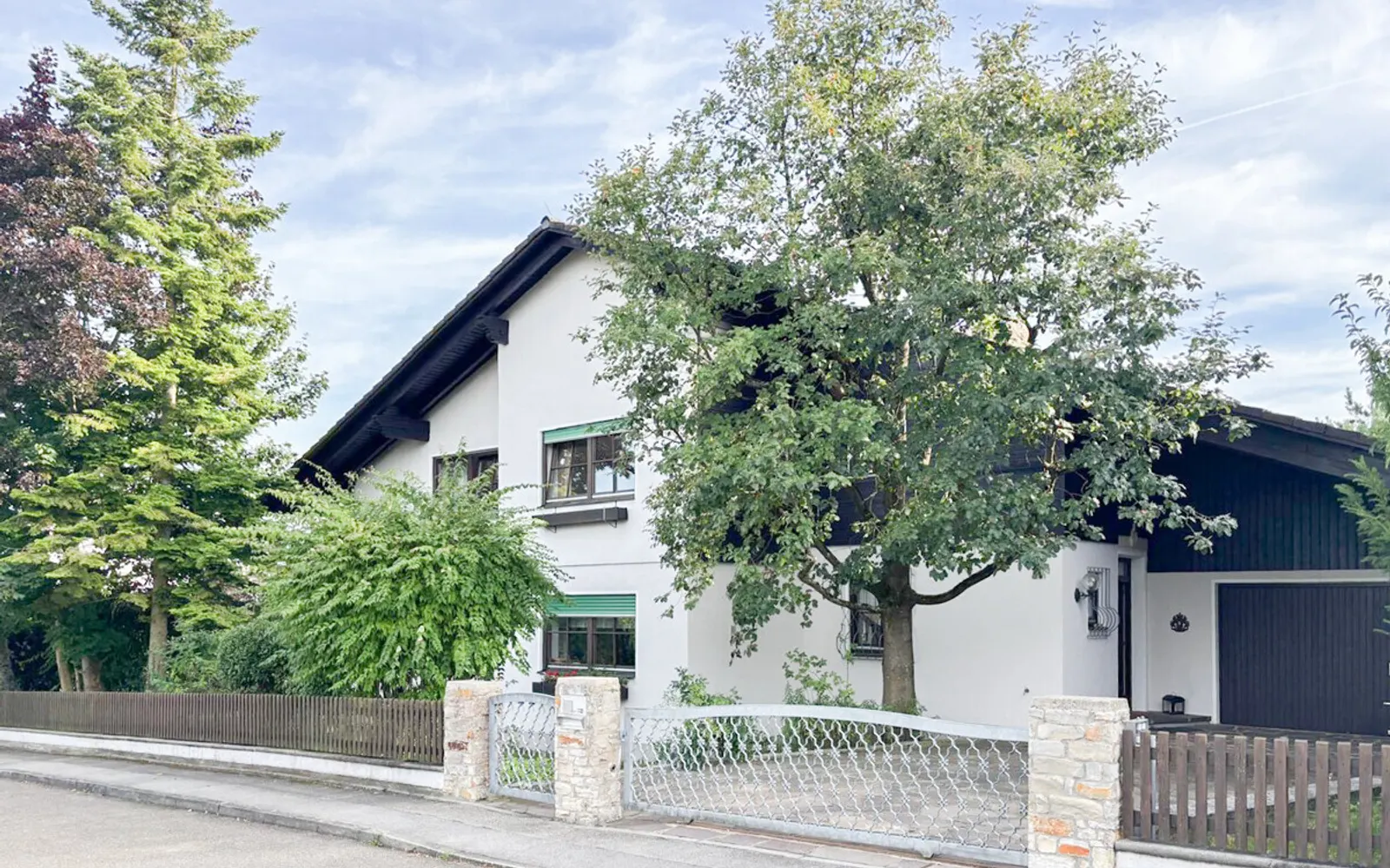 Gepflegtes großzügig angelegtes Einfamilienhaus - Bild 1