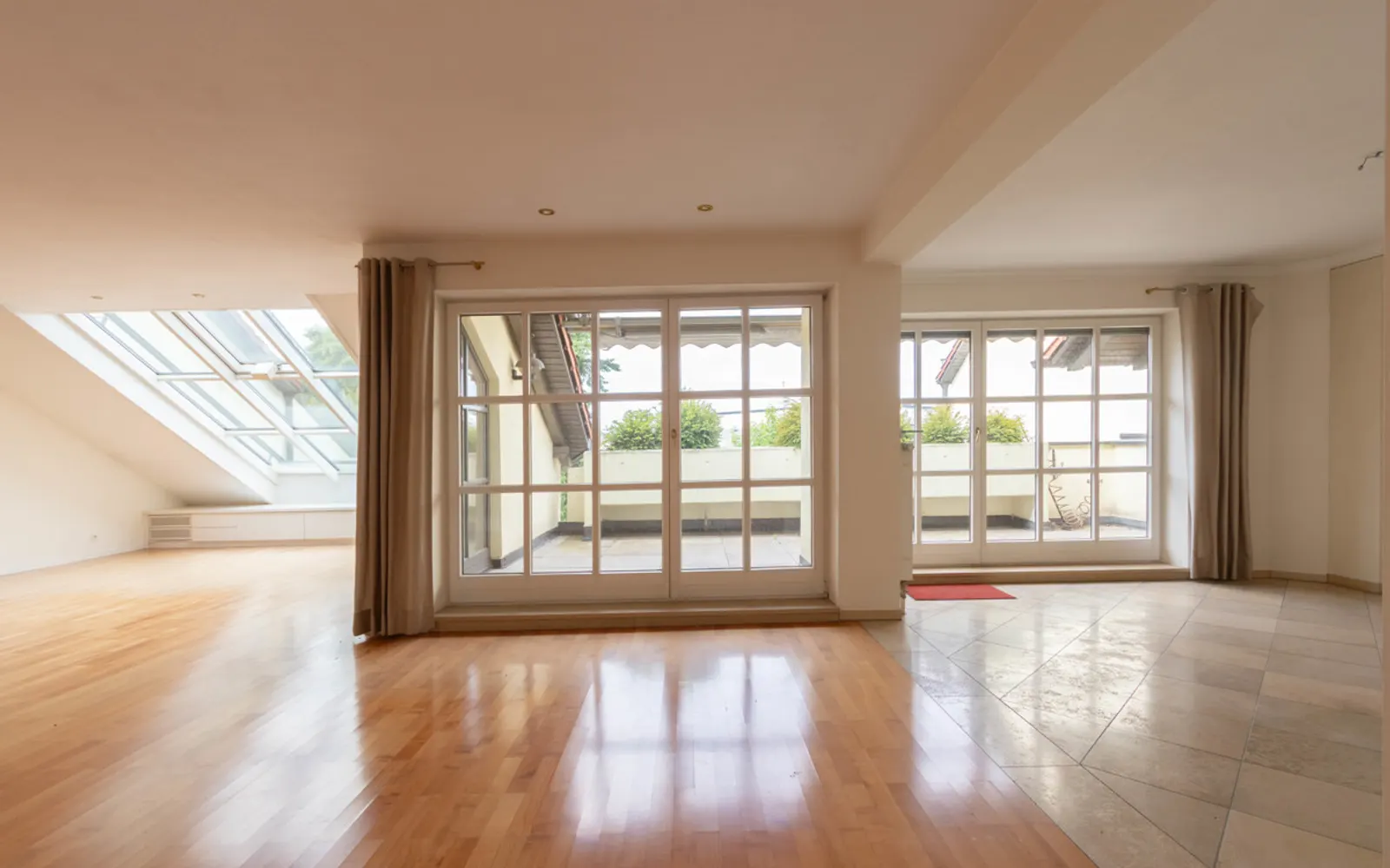 Altes Westviertel: 3-4 Zimmer-Wohnung mit Dachterrasse - Bild 2