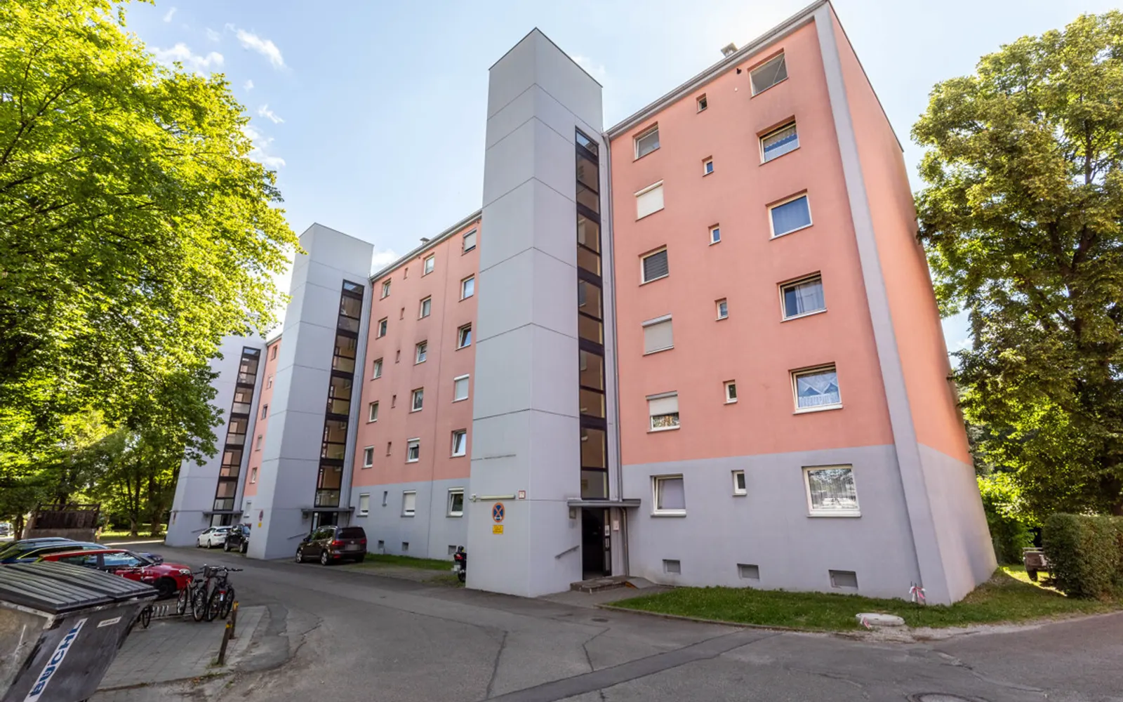 Renovierungsbedürftige 2-Zimmer-Wohnung mit Balkon und Außenstellplatz im Augustinviertel! - Bild 1