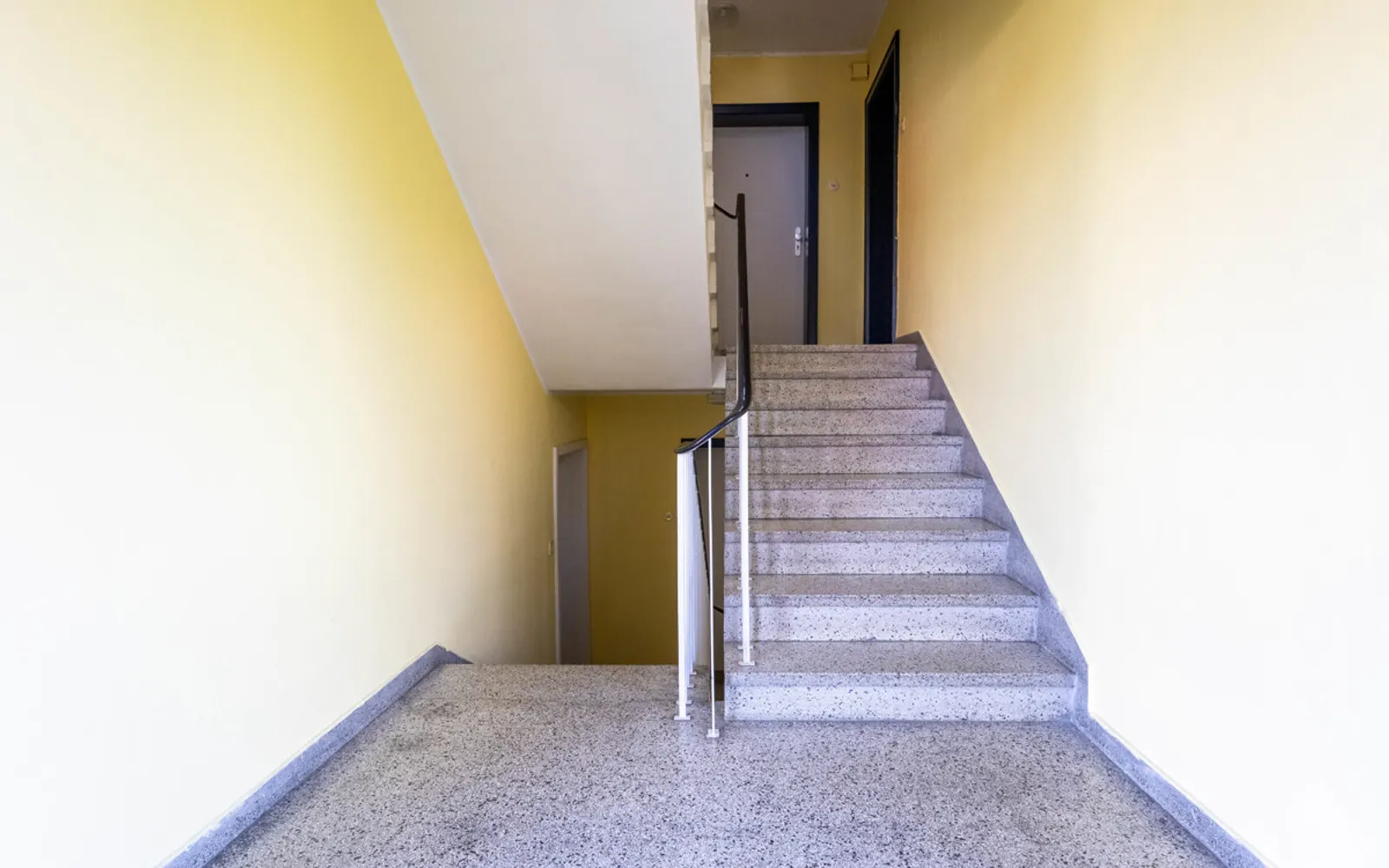 Renovierungsbedürftige 2-Zimmer-Wohnung mit Balkon und Außenstellplatz im Augustinviertel! - Bild 7