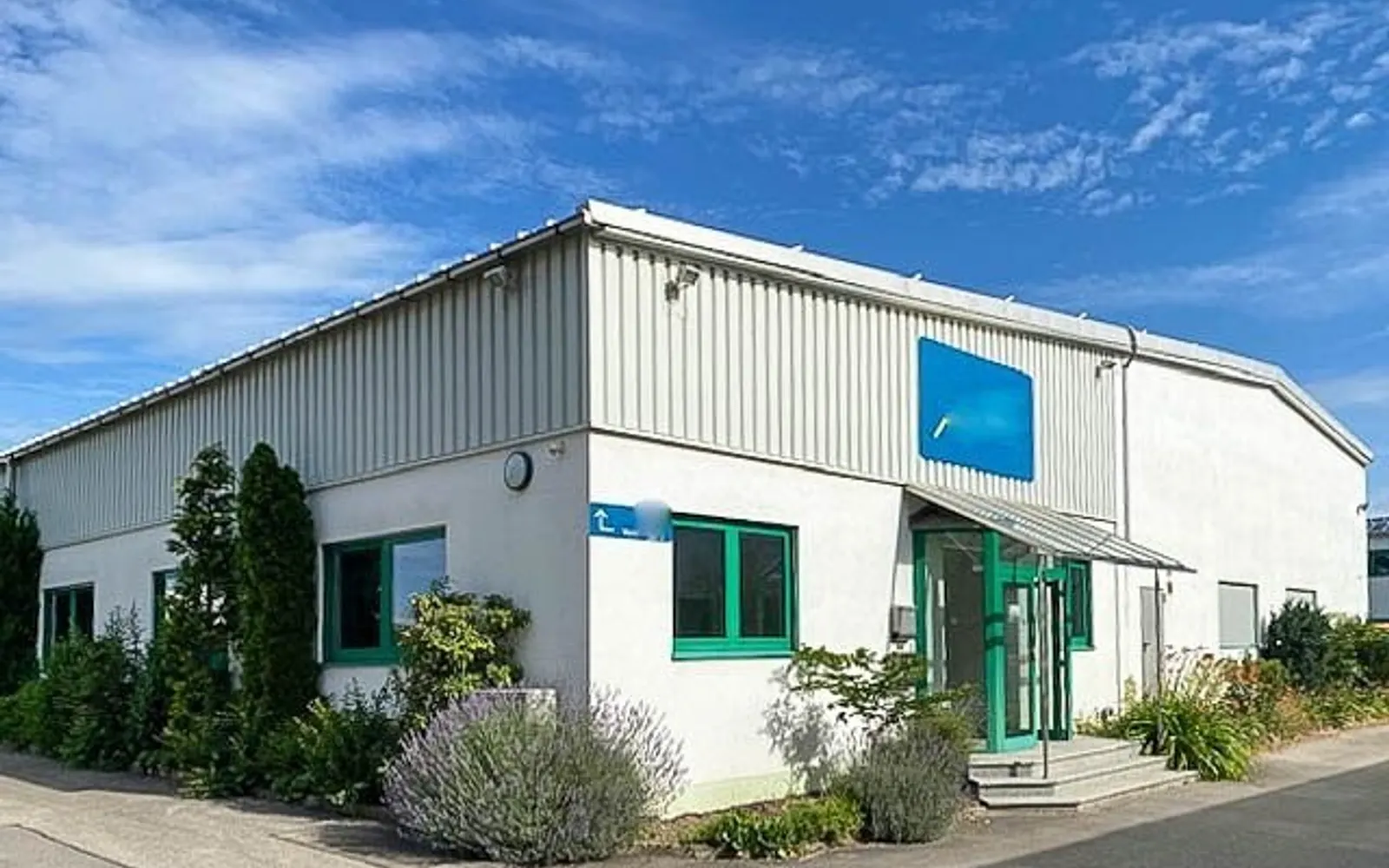 Moderne Bürofläche mit Halle - Bild 2