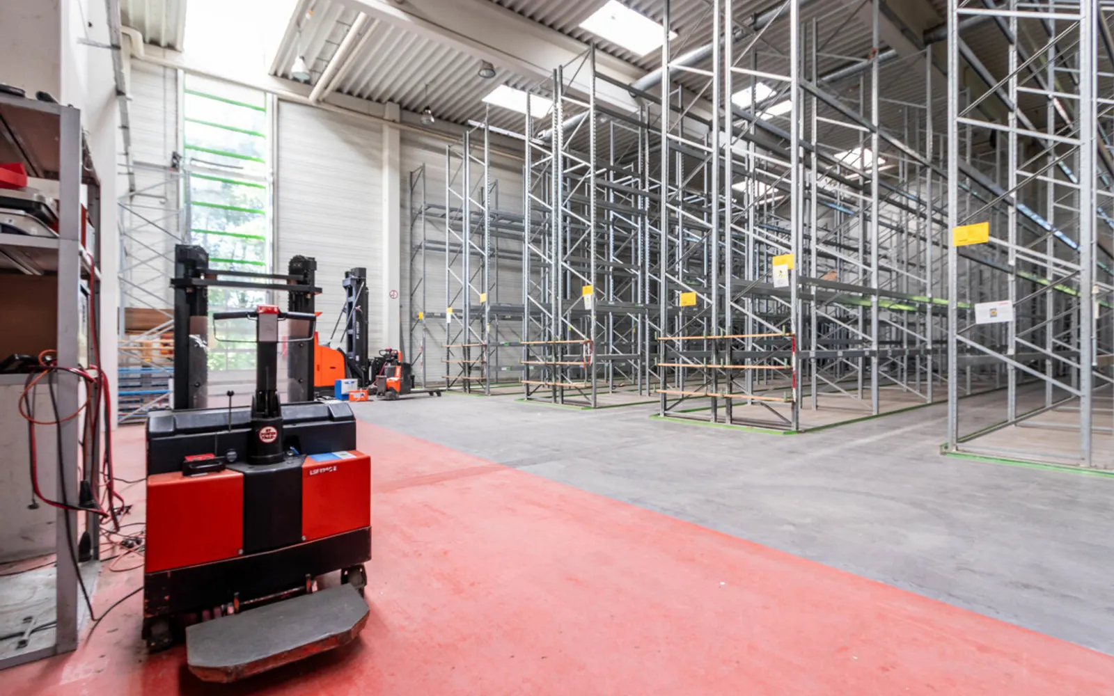 Geräumige Halle mit hervorragender Anbindung - Bild 3