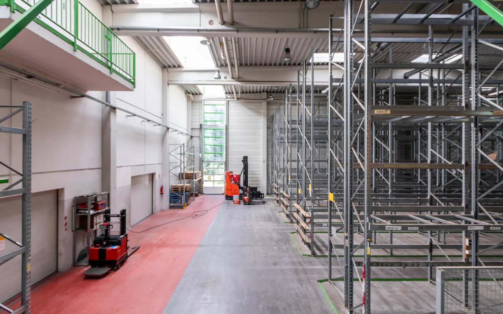 Geräumige Halle mit hervorragender Anbindung - Bild 8