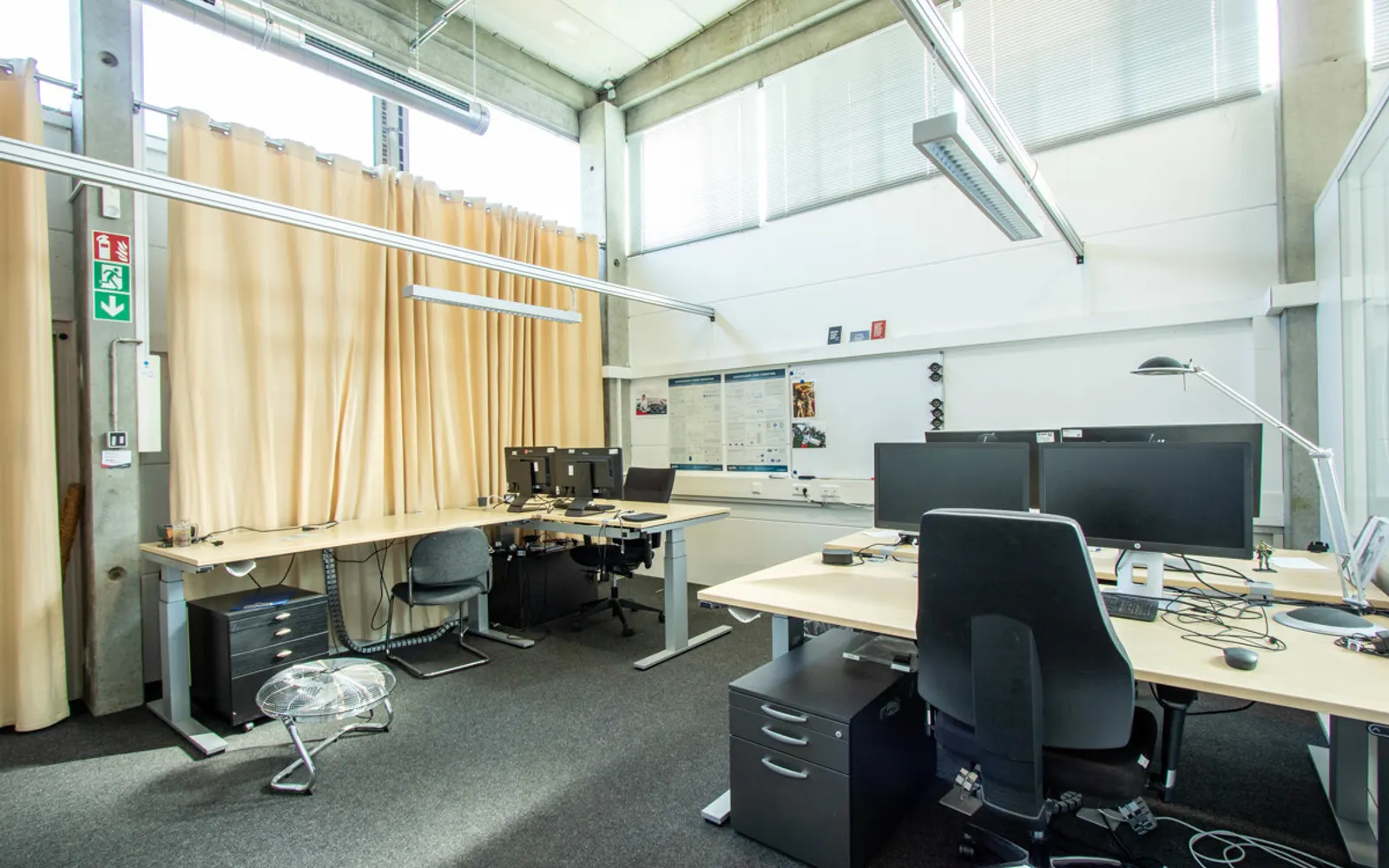 Attraktive Halle mit Bürofläche mit zahlreichen Stellplätzen in Gaimersheim! - Bild 4