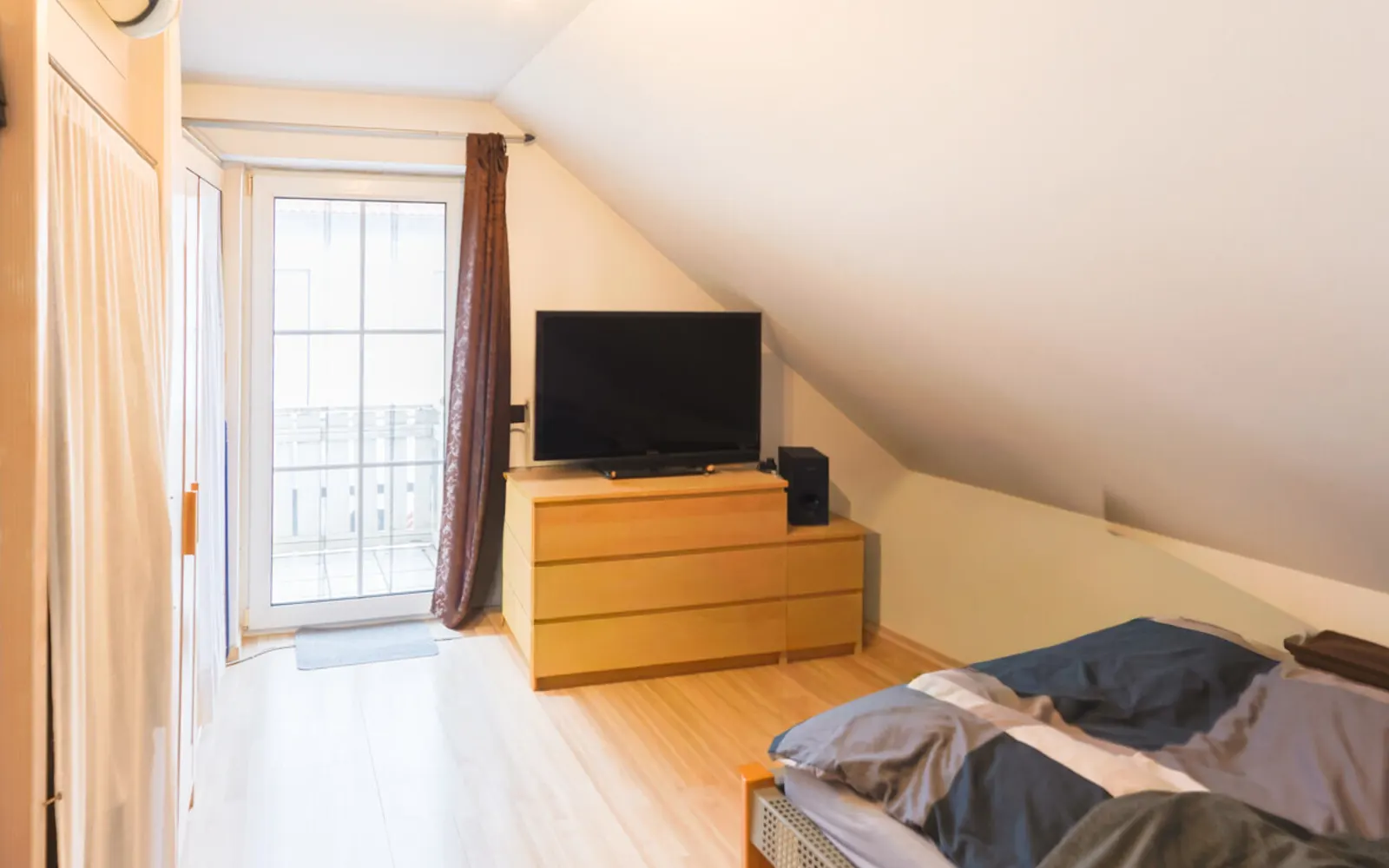 Zeitnah bezugsfrei: 2-Zimmer-Wohnung im 1.OG mit zwei Balkonen in ruhiger Lage! - Bild 4