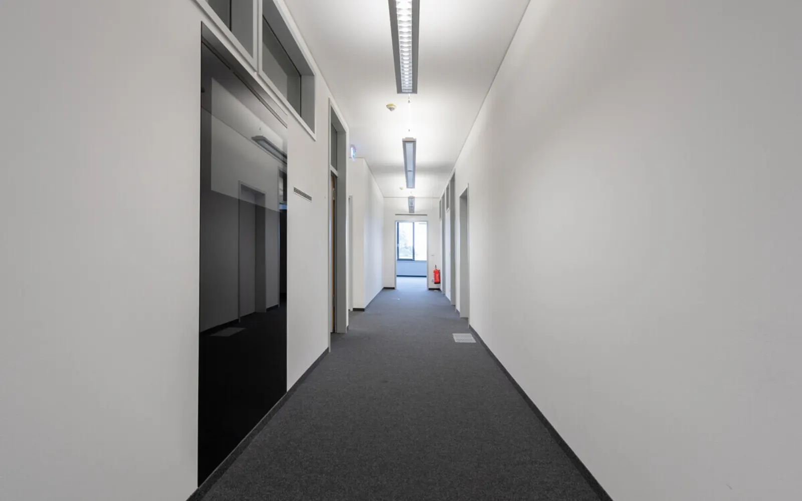 Große Bürofläche in modernem Geschäftsgebäude - Bild 12