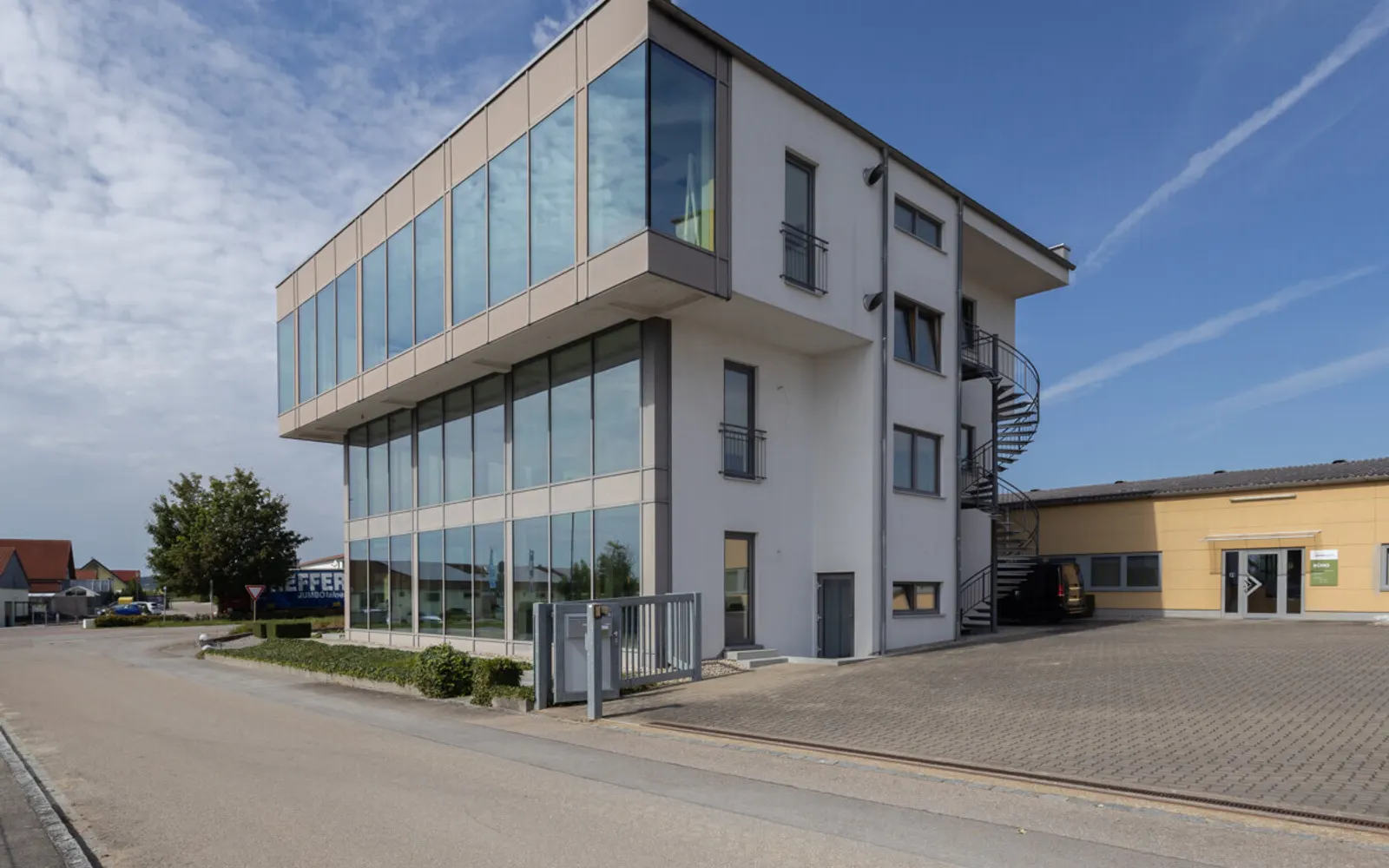Repräsentatives Bürogebäude in Nassenfels - Bild 2