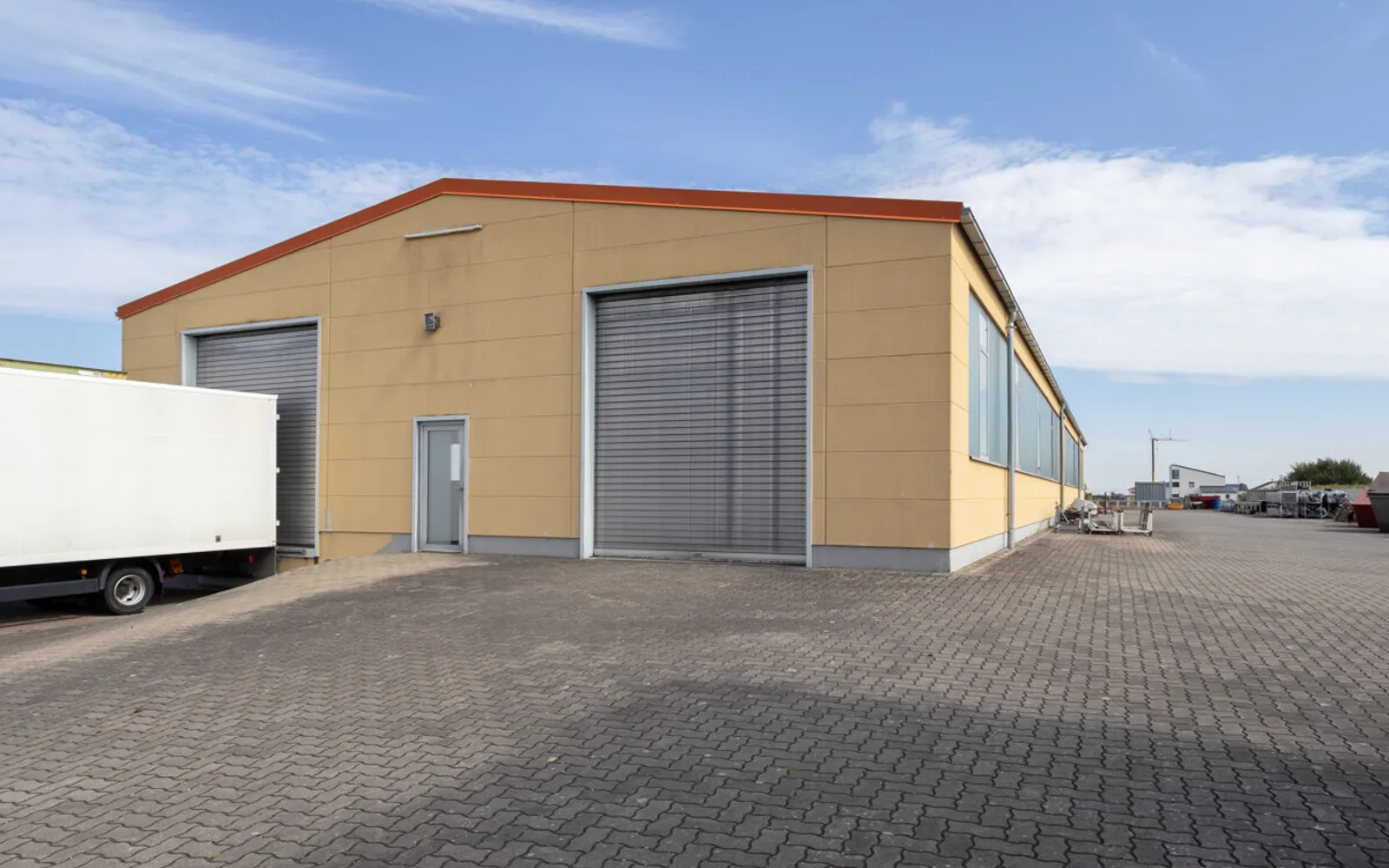 Ansprechendes Bürogebäude mit Halle in Nassenfels - Bild 15