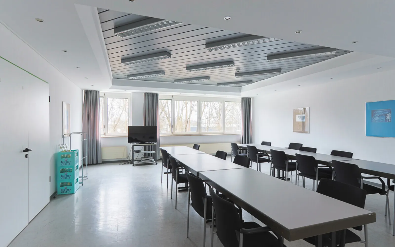 Großzügige Halle mit Showroom und Büro - Bild 18