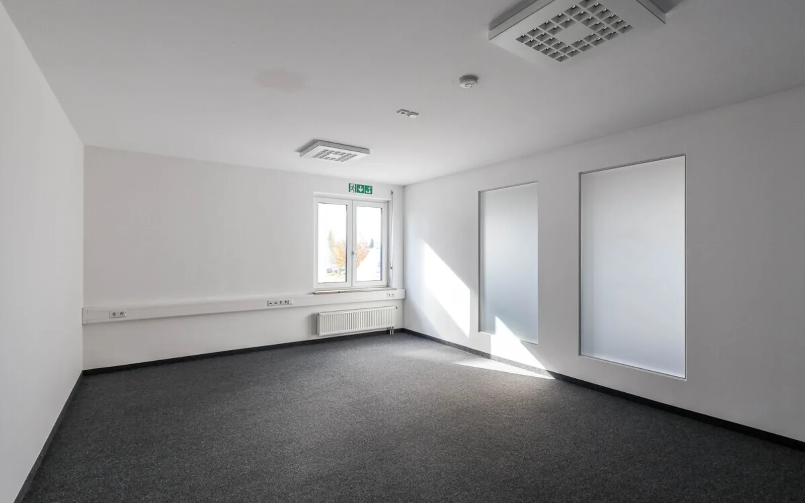 Gepflegtes Geschäftshaus mit Halle in Gaimersheim - Bild 9