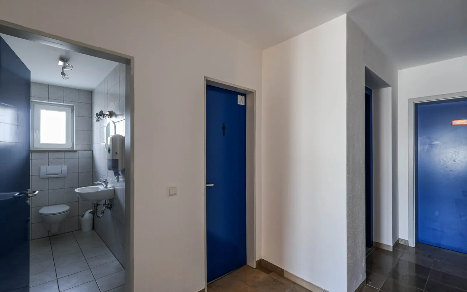 Gepflegtes Geschäftshaus mit Halle in Gaimersheim - Bild 7