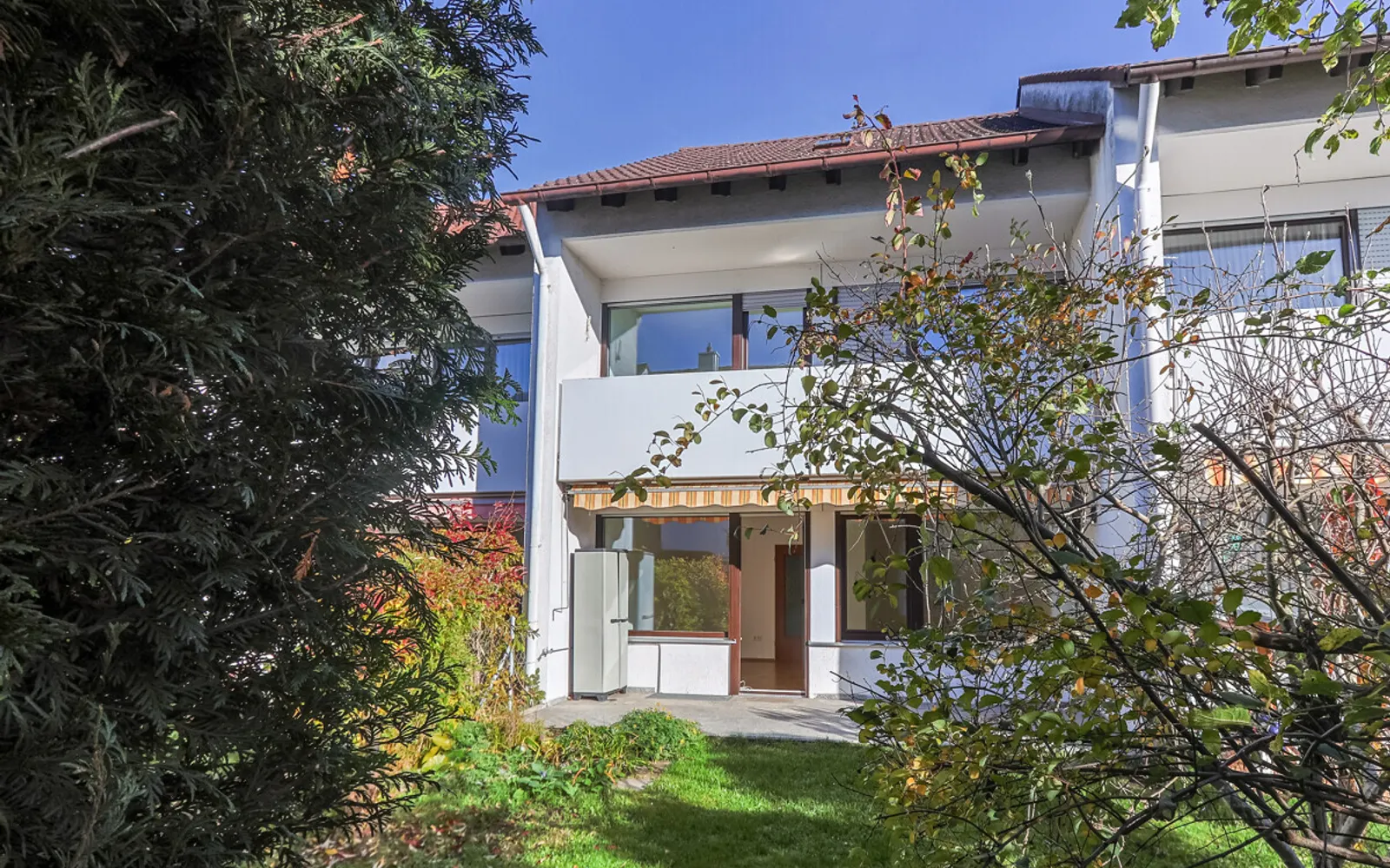 Charmantes Reihenmittelhaus mit viel Potenzial - Bild 1