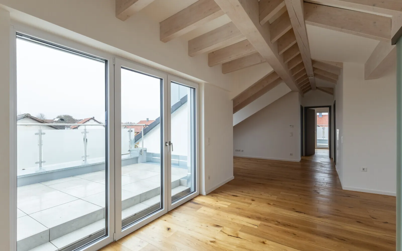 Gemütliche Neubau-Dachgeschosswohnung mit Dachterrasse in ruhiger Lage von Gaimersheim! - Bild 1
