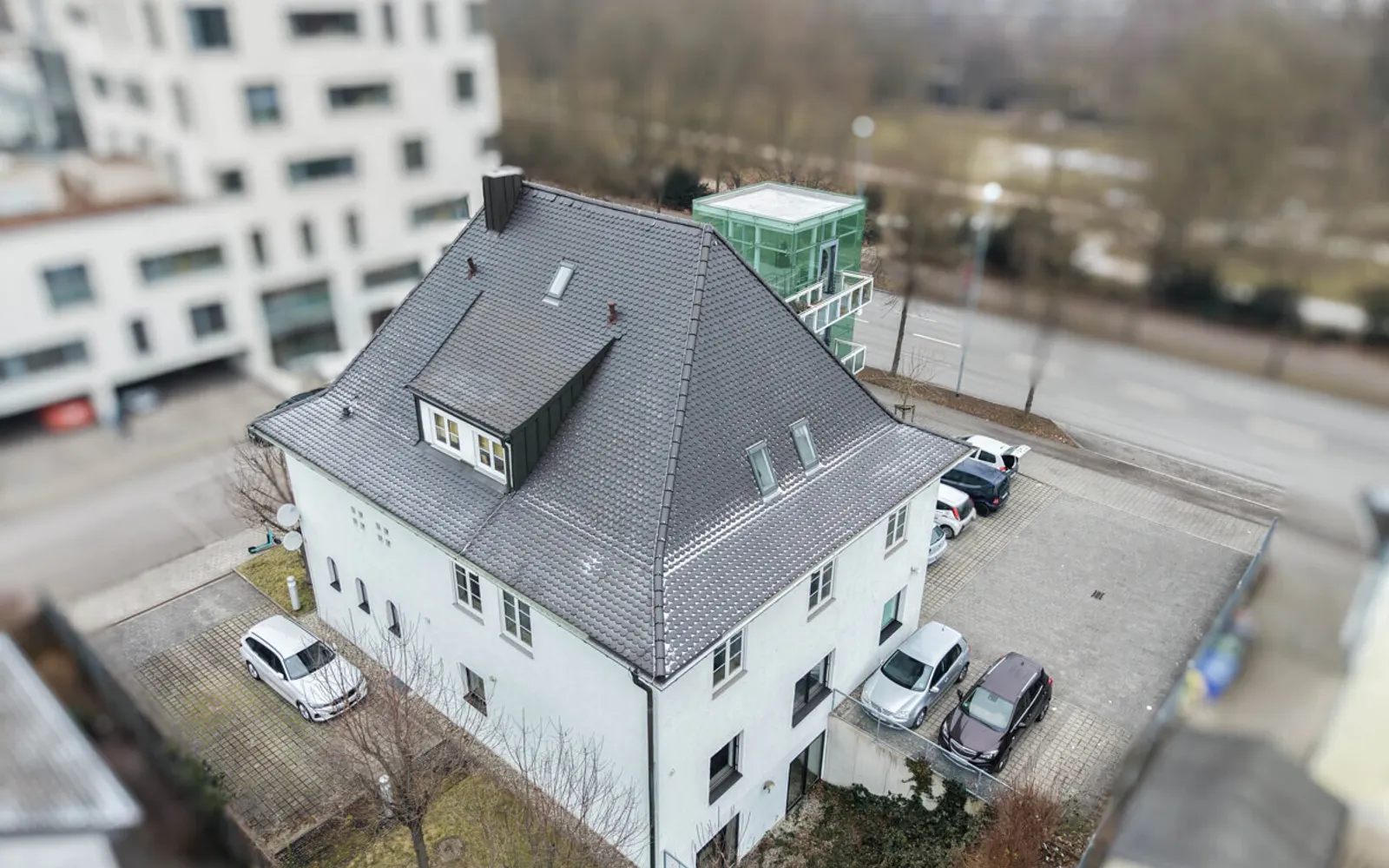 Hohes Bebauungspotential! Grundstück mit Altbestand an frequentierter Straße in Ingolstadt-Süd! - Bild 2