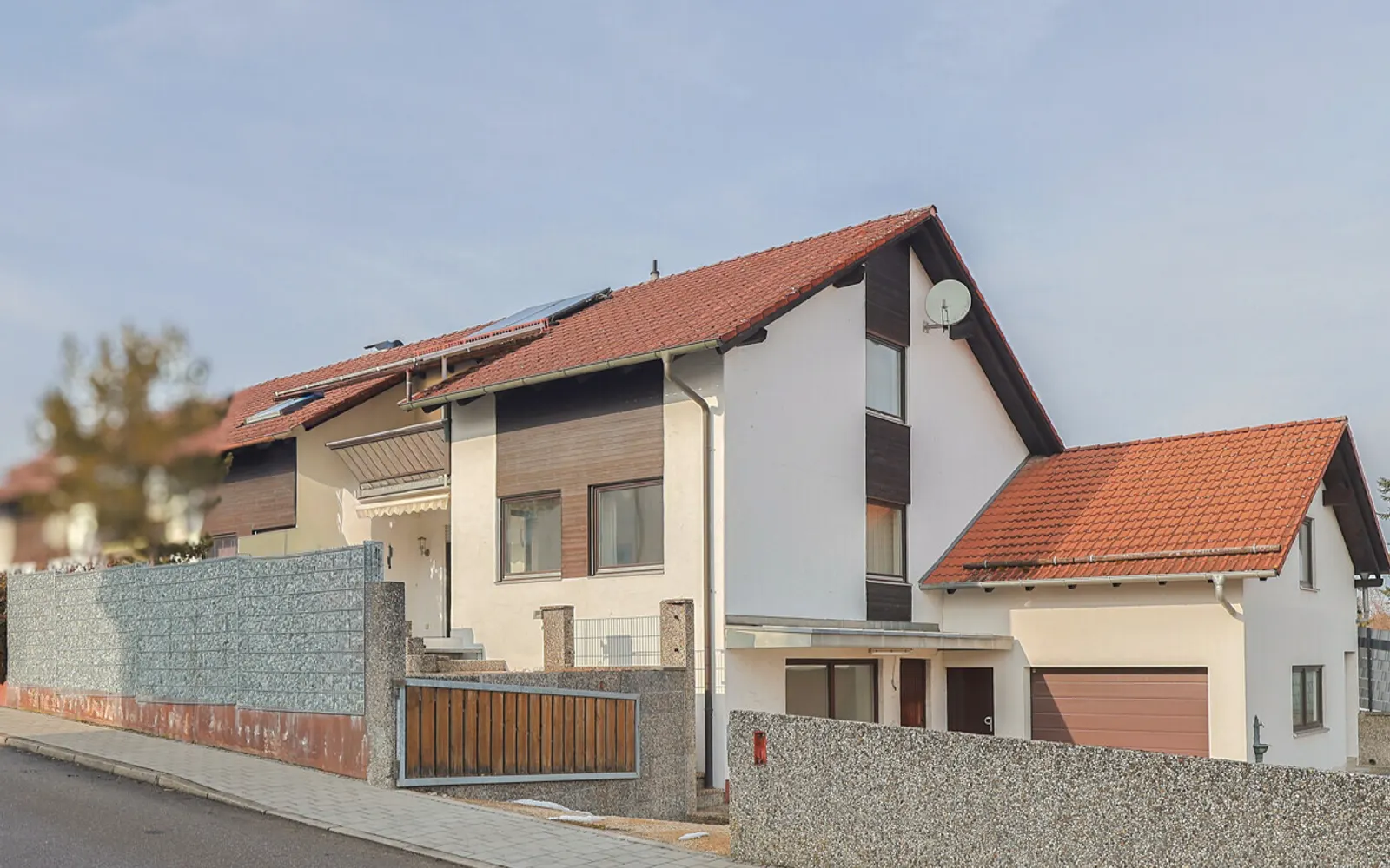 Handwerker gesucht - Reihenendhaus in Wettstetten mit großem Entwicklungspotenzial! - Bild 1