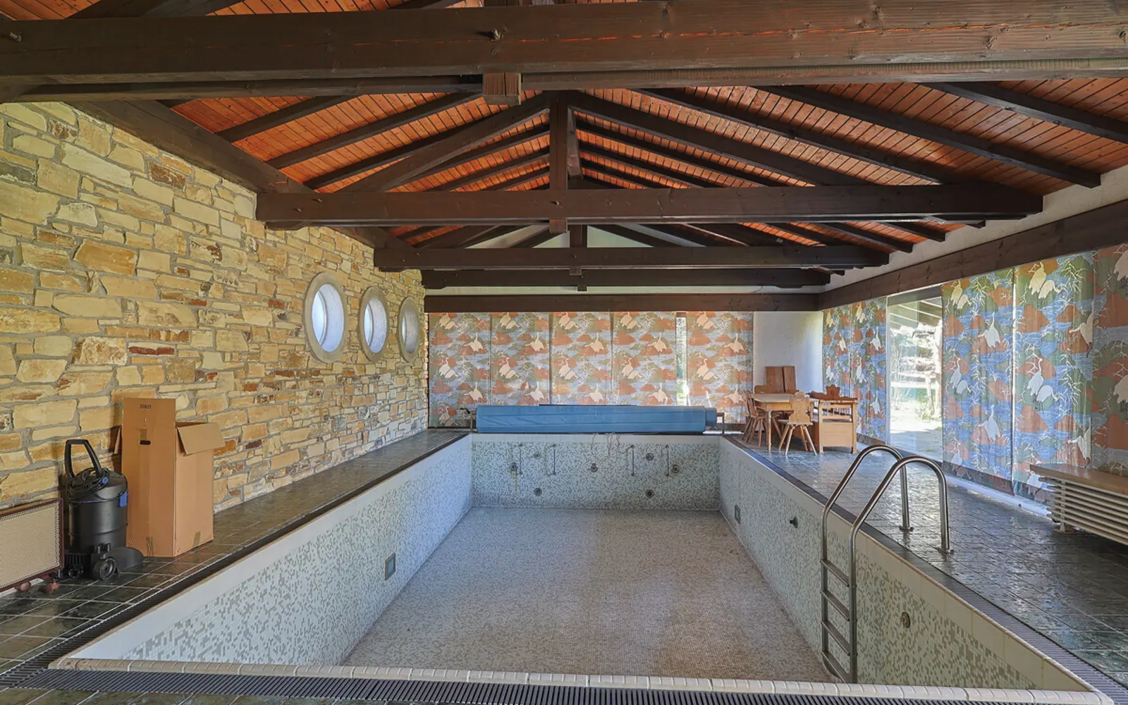 Seltene Gelegenheit: Exklusive Villa mit Indoor-Pool und weitläufigem Grundstück in Gaimersheim - Bild 12