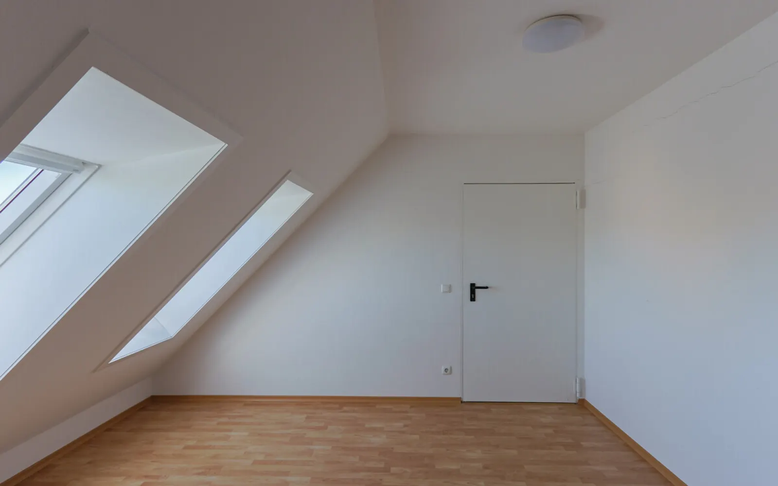3,5-Zimmer-Maisonette-Wohnung mit Balkon und Tiefgarage in Ingolstadt-Nord! - Bild 11