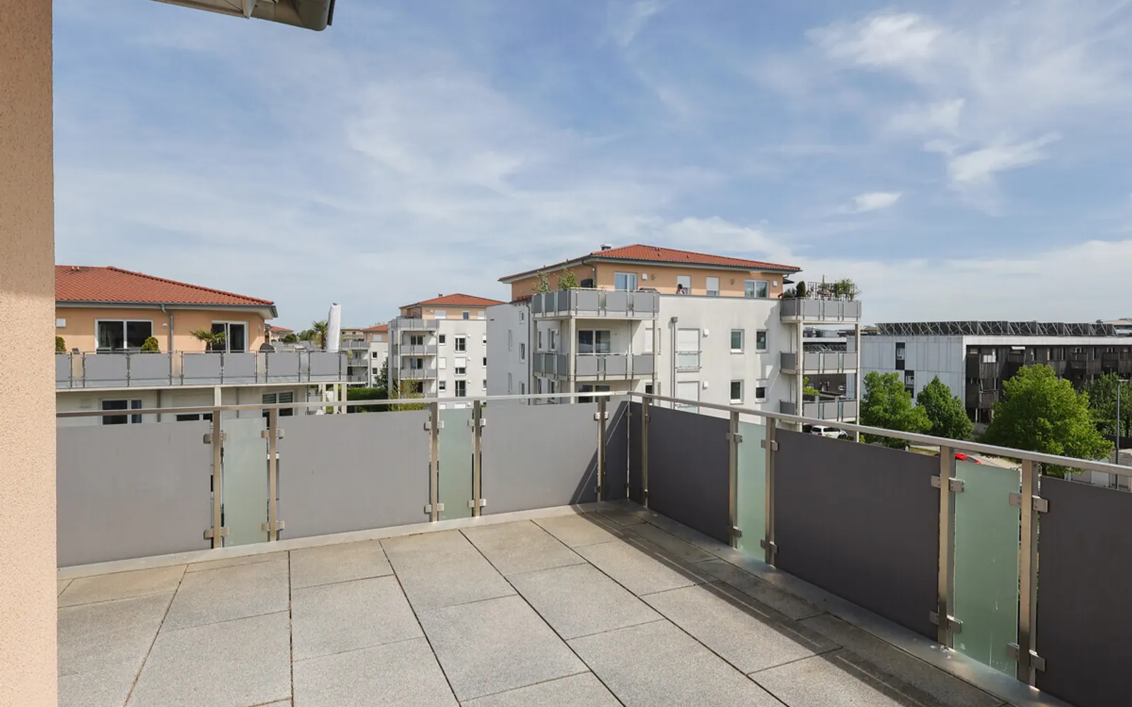 Hochwertige Penthouse-Wohnung mit weitläufiger Dachterrasse in Ingolstadt-Hollerstauden! - Bild 8