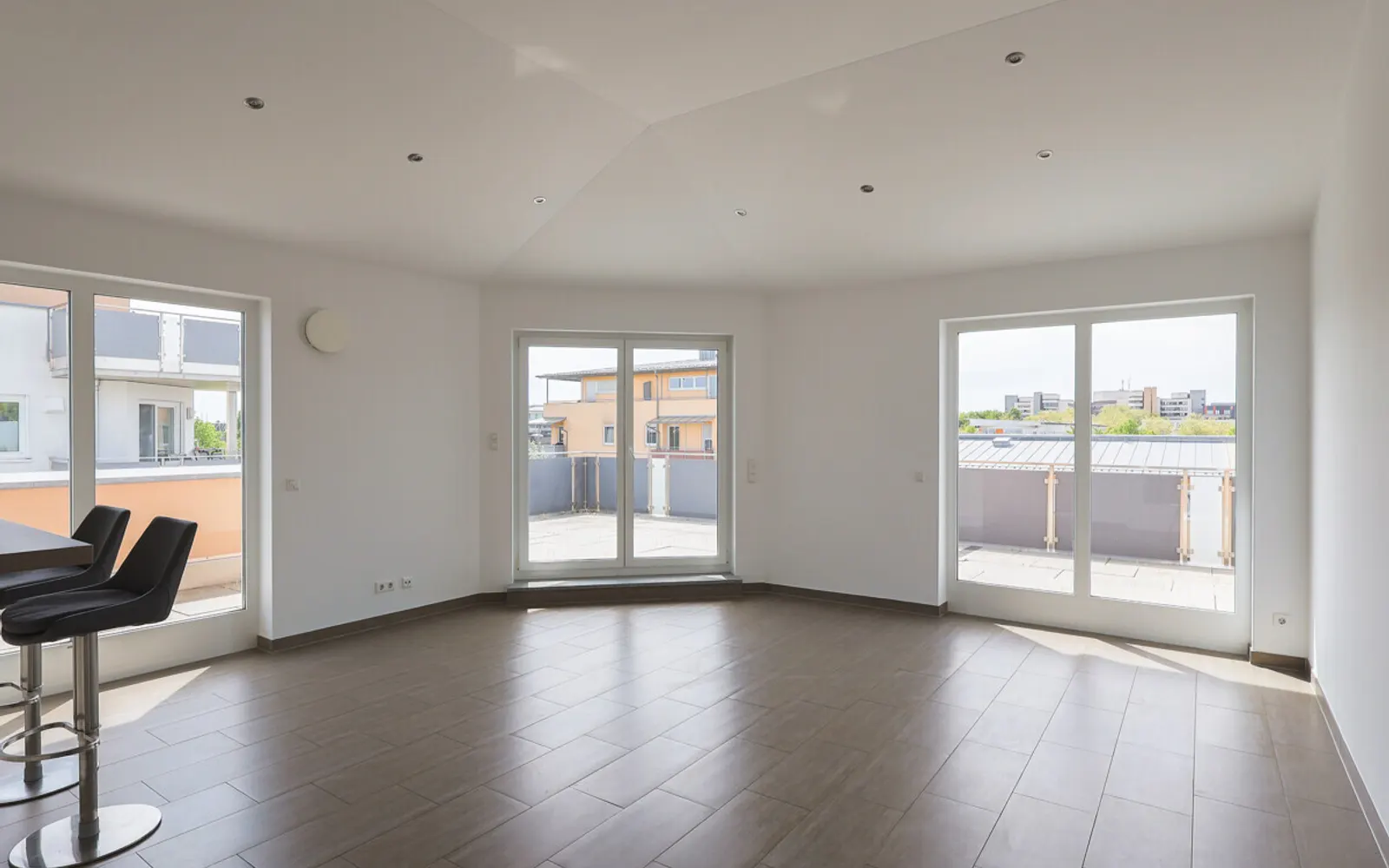 Hochwertige Penthouse-Wohnung mit weitläufiger Dachterrasse in Ingolstadt-Hollerstauden! - Bild 5