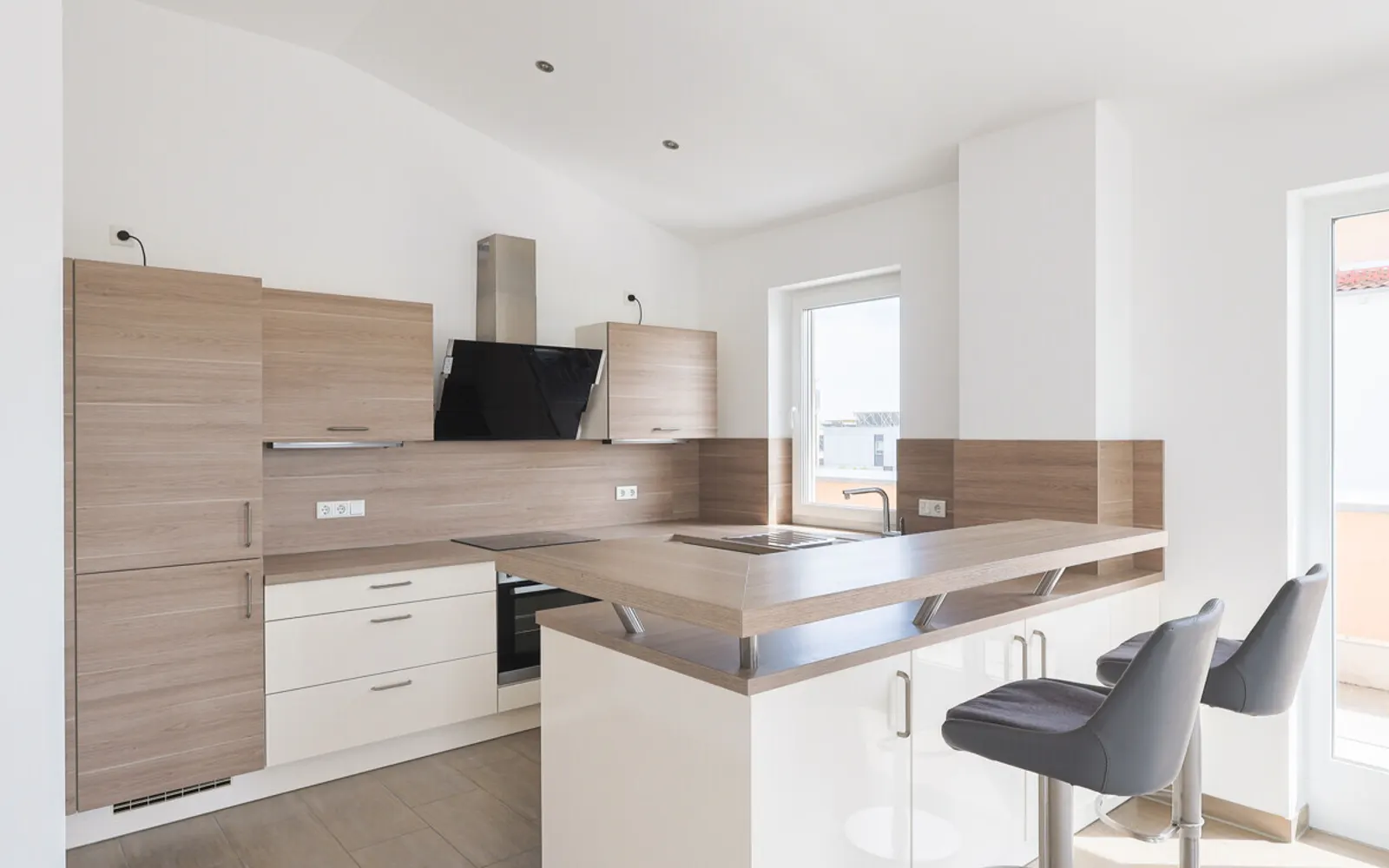 Hochwertige Penthouse-Wohnung mit weitläufiger Dachterrasse in Ingolstadt-Hollerstauden! - Bild 6
