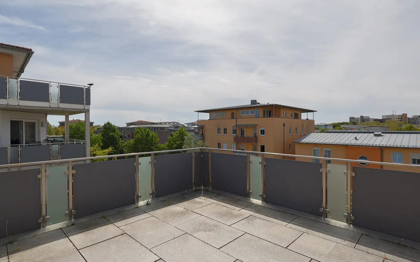 Hochwertige Penthouse-Wohnung mit weitläufiger Dachterrasse in Ingolstadt-Hollerstauden! - Bild 7