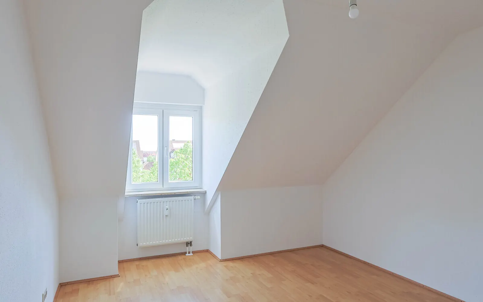 Lichtdurchflutete 3-Zimmer-Wohnung mit ausgebautem Dachboden - Bild 6