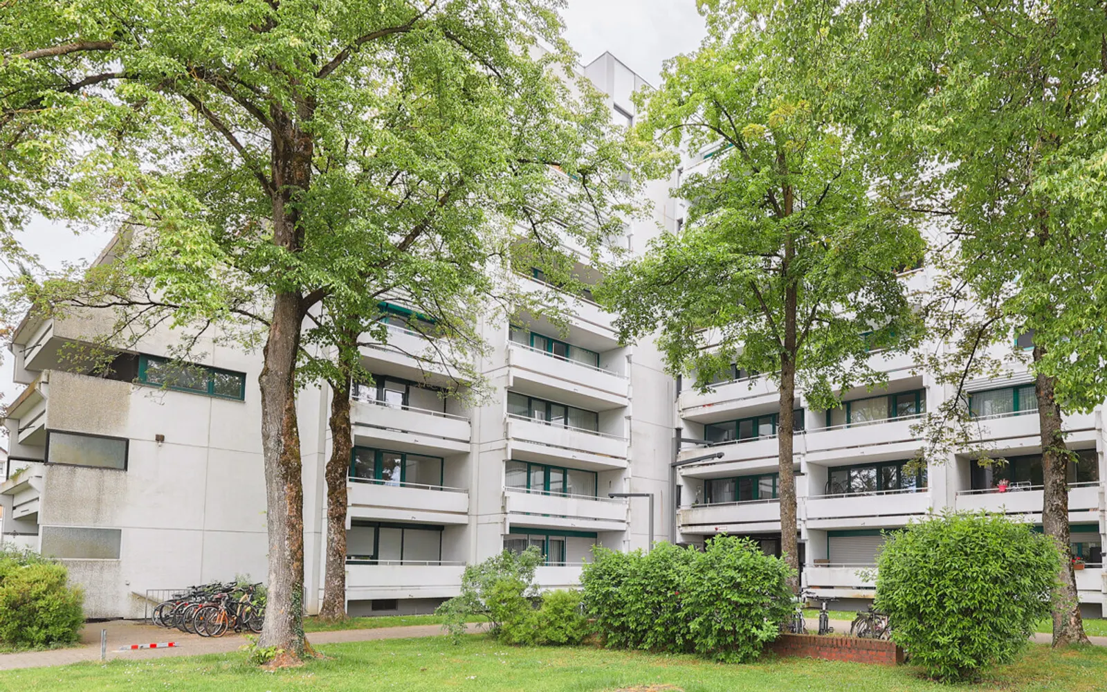 Wohnen mit Urlaubsflair: 3-Zimmer-Wohnung in Ingolstadt mit Gemeinschaftspool - Bild 2