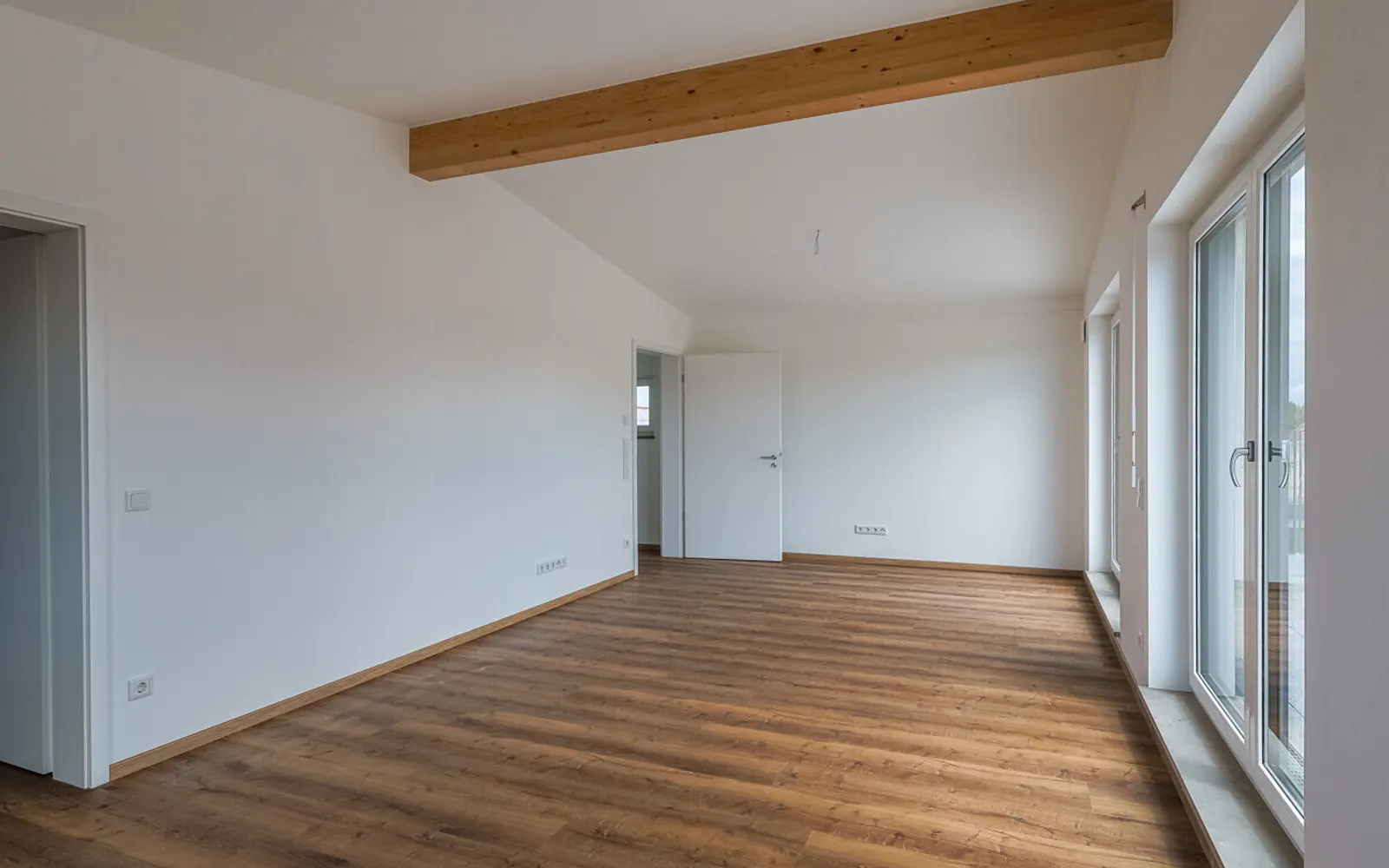2,5-Zimmer-Wohnung mit Dachterrasse im Neubau! - Bild 3