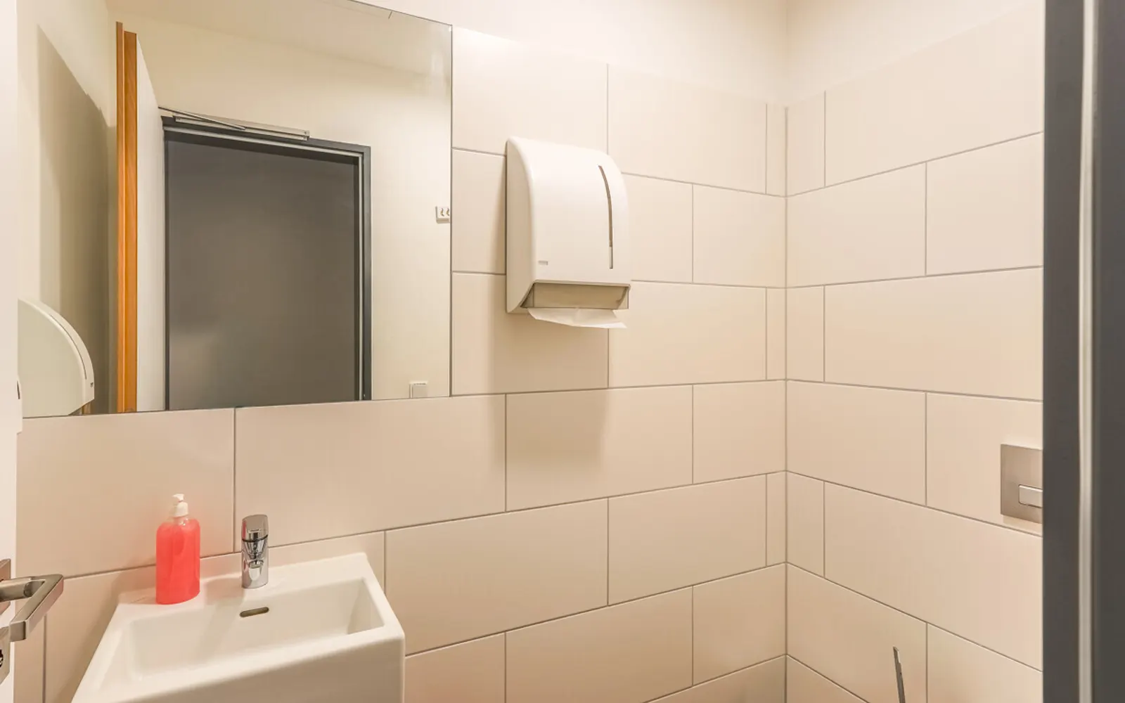 Modernes Office mit idealer Infrastruktur und bester Anbindung - Bild 9