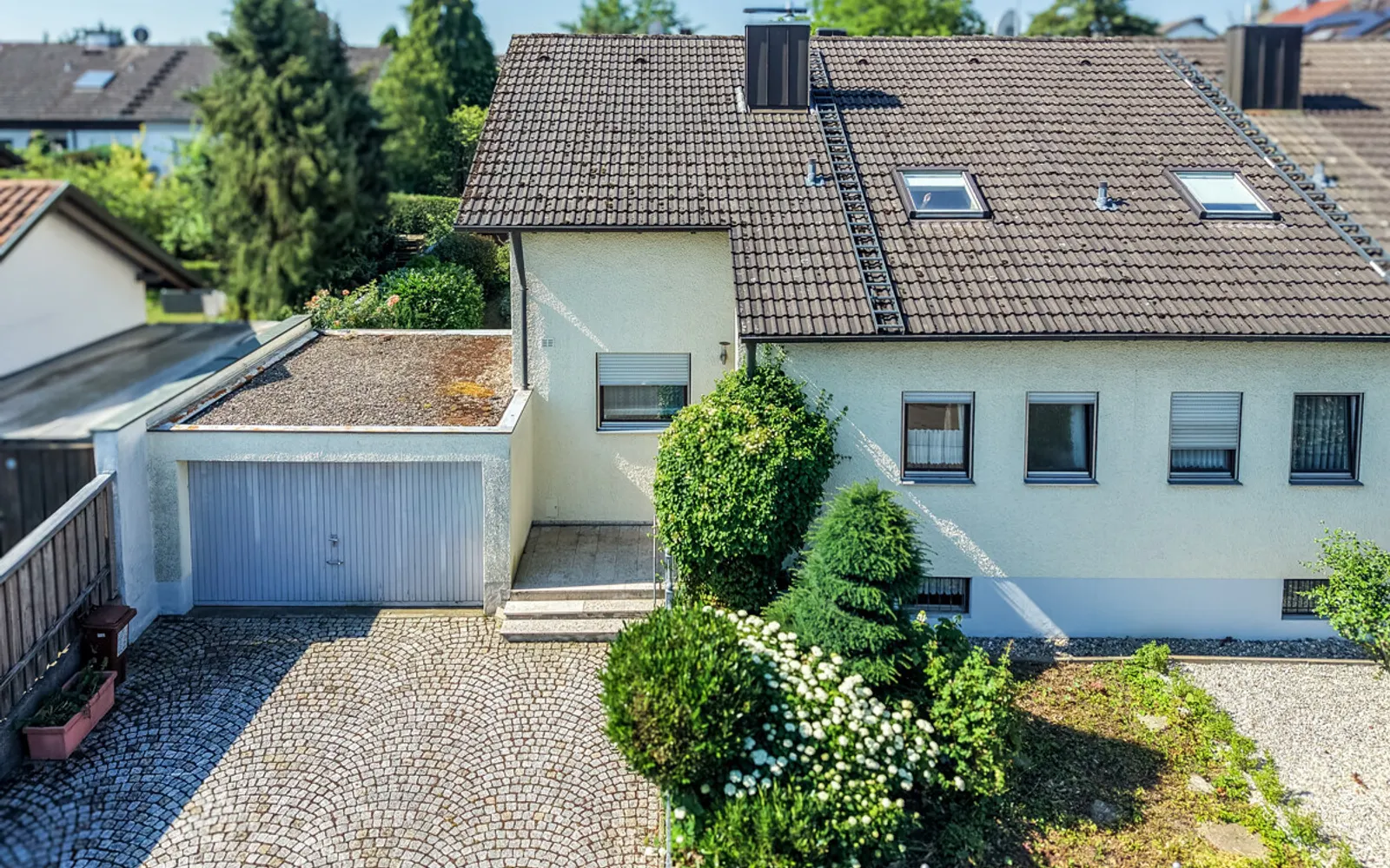 Viel Platz zum Wohlfühlen – gepflegte Doppelhaushälfte mit schönem Garten, Terrasse und Garage - Bild 1