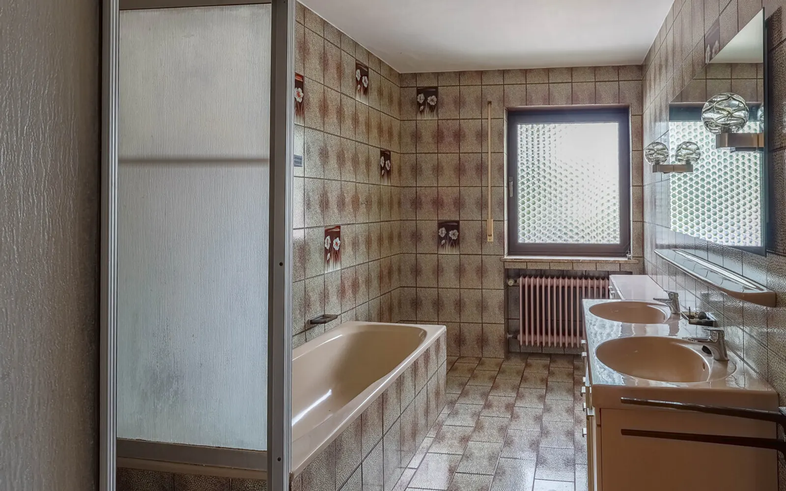 Attraktive Liegenschaft mit renovierungsbedürftigen EFH sowie Grundstück für zwei Doppelhaushälften! - Bild 11