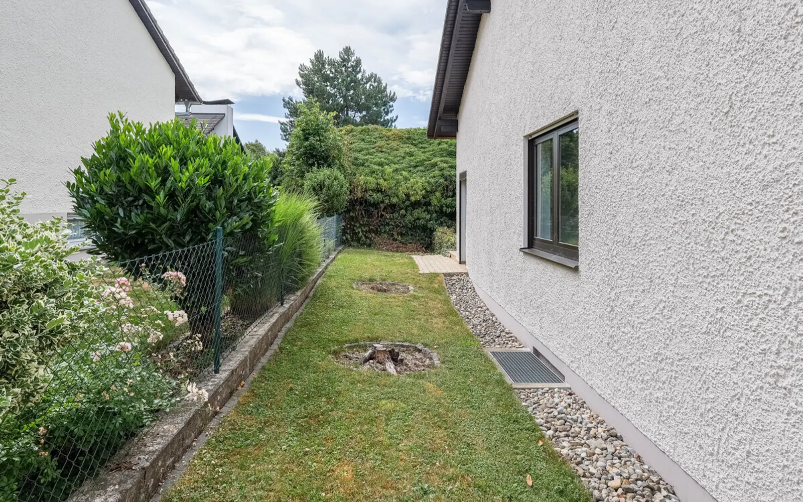 Weitläufiges Einfamilienhaus mit kleinem Garten und Terrasse in Kösching! - Bild 31