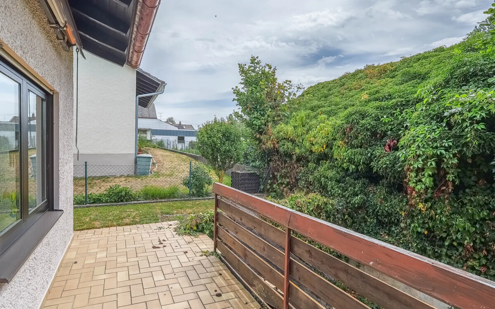 Weitläufiges Einfamilienhaus mit kleinem Garten und Terrasse in Kösching! - Bild 29