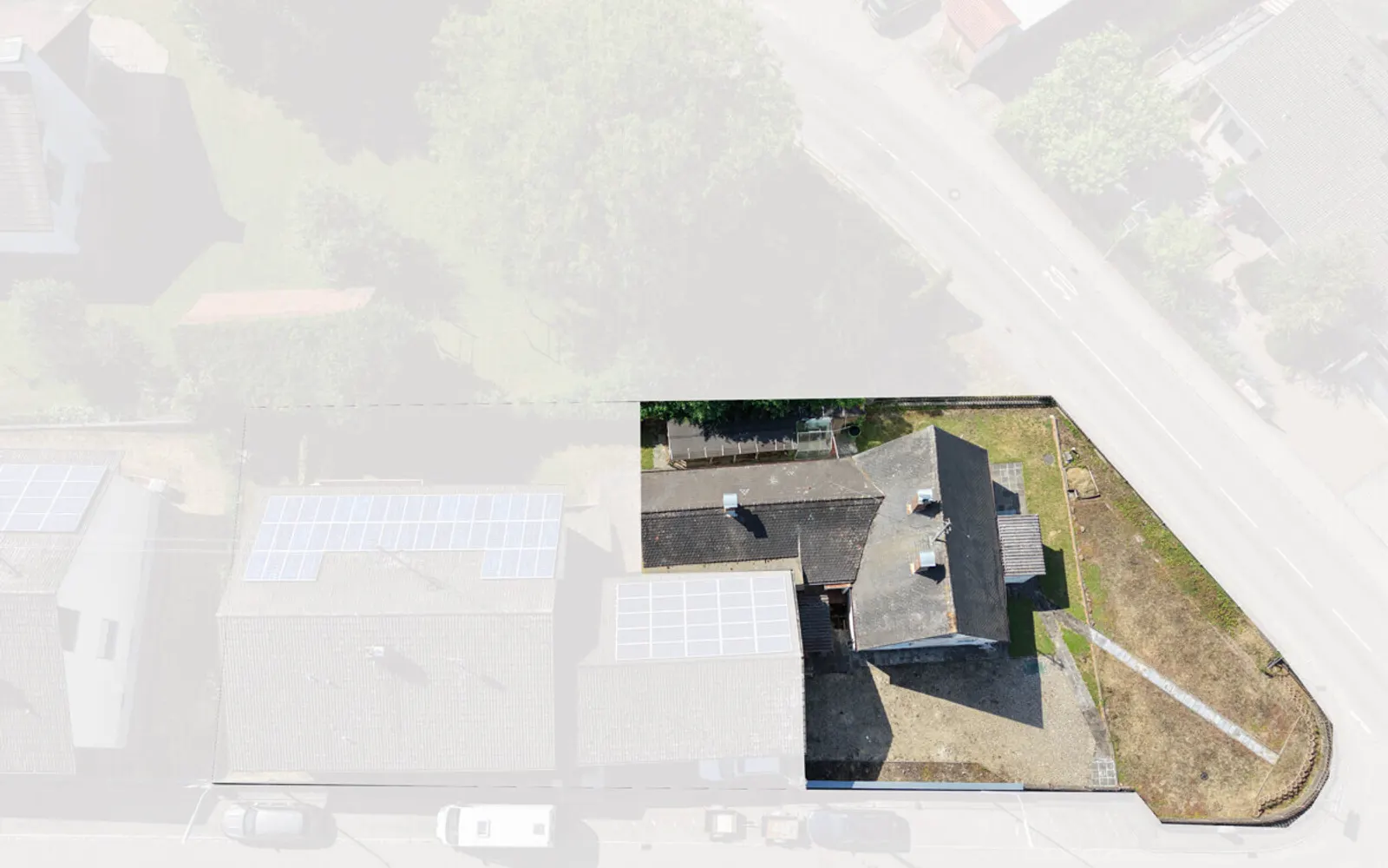Baugrundstück mit Möglichkeit der Bebauung mit zwei Doppelhaushälften! - Bild 2