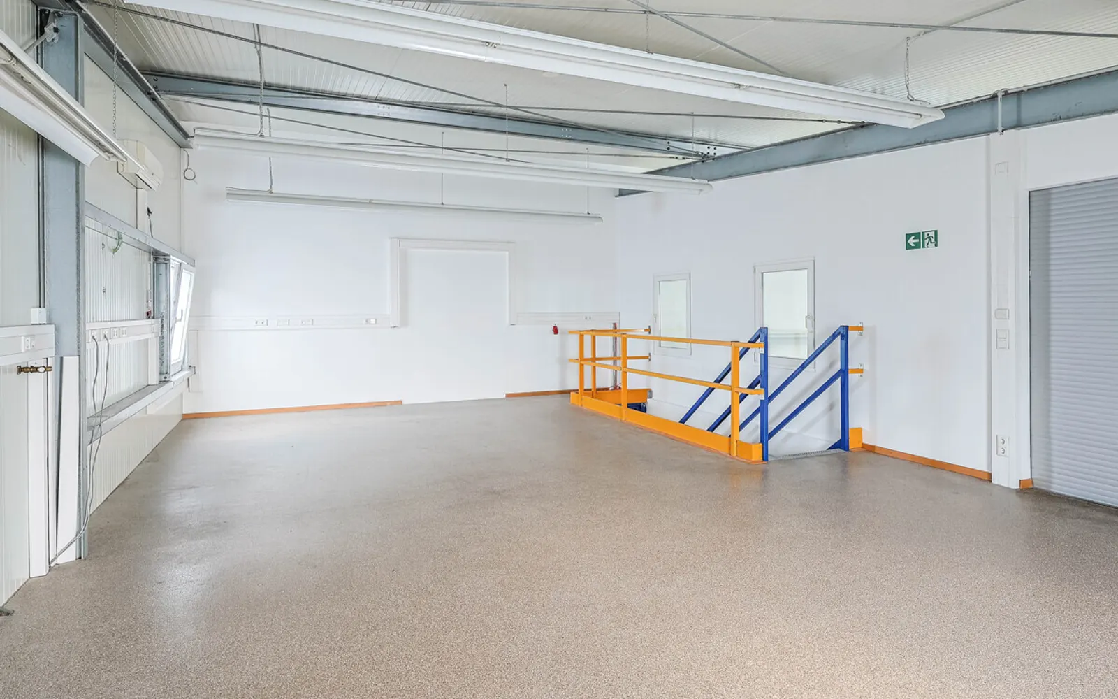 Perfekter Standort für Ihr Unternehmen: Moderne Halle mit komfortablen Büroflächen - Bild 7